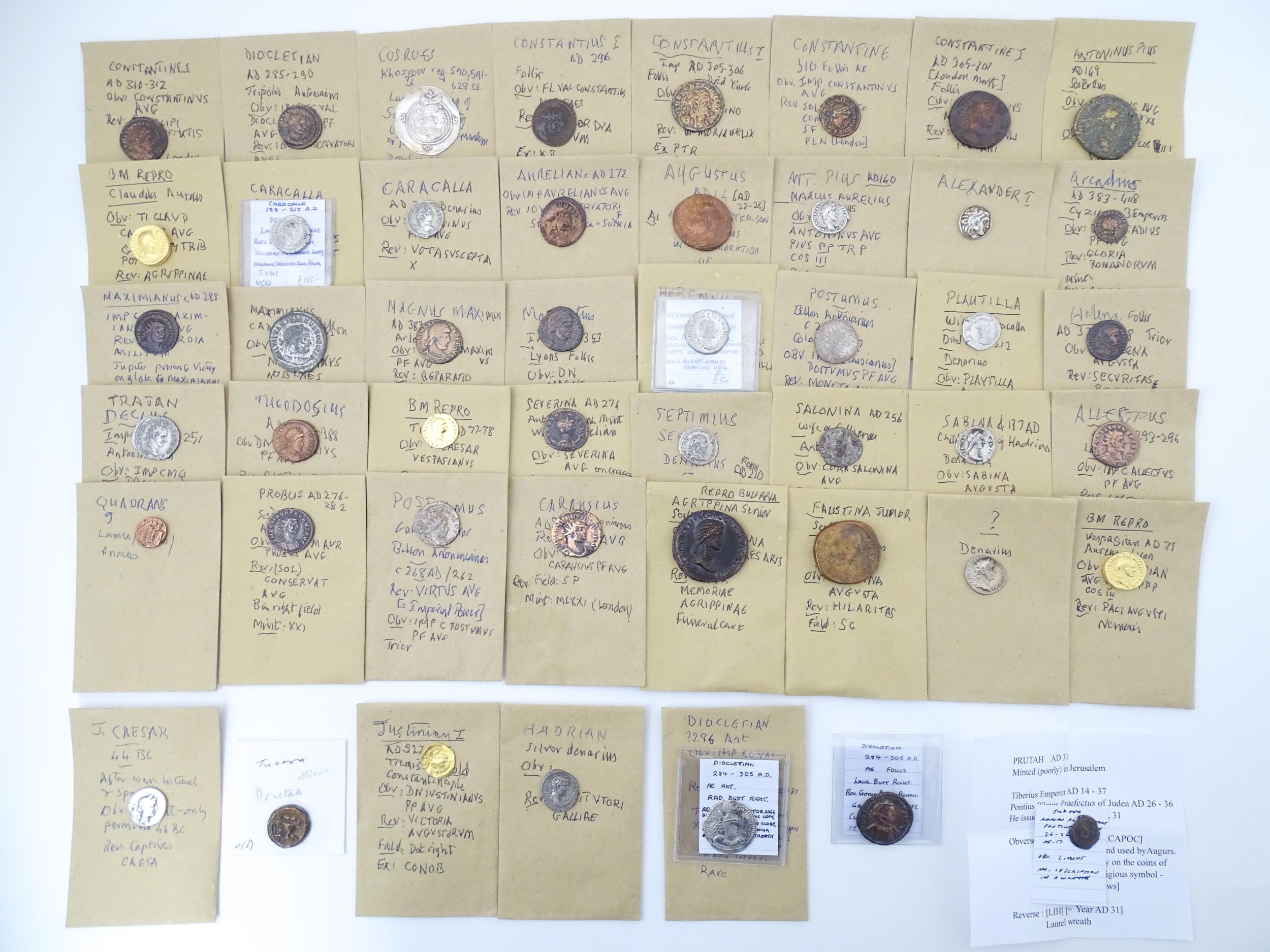 Coins: A quantity of assorted old coins, tokens, medallions, commemorative coins, and some - Image 3 of 45