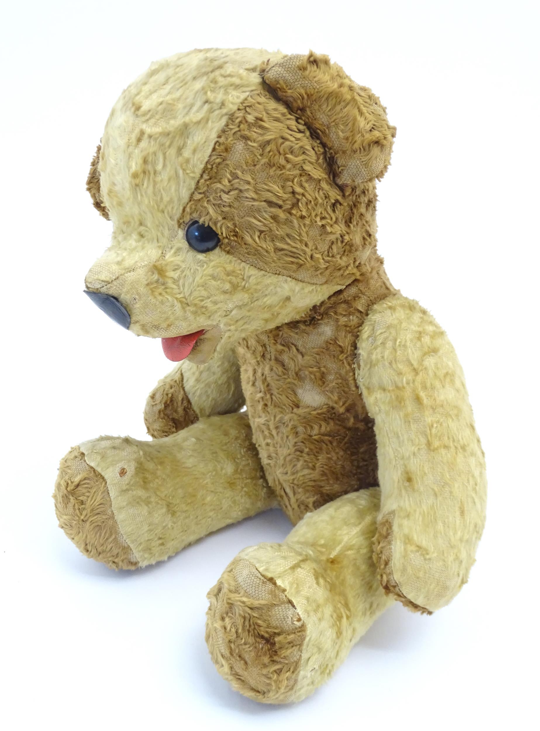 Toy: A 20thC straw filled teddy bear with leather tongue and articulated limbs. Approx. 22 1/2" - Bild 2 aus 7