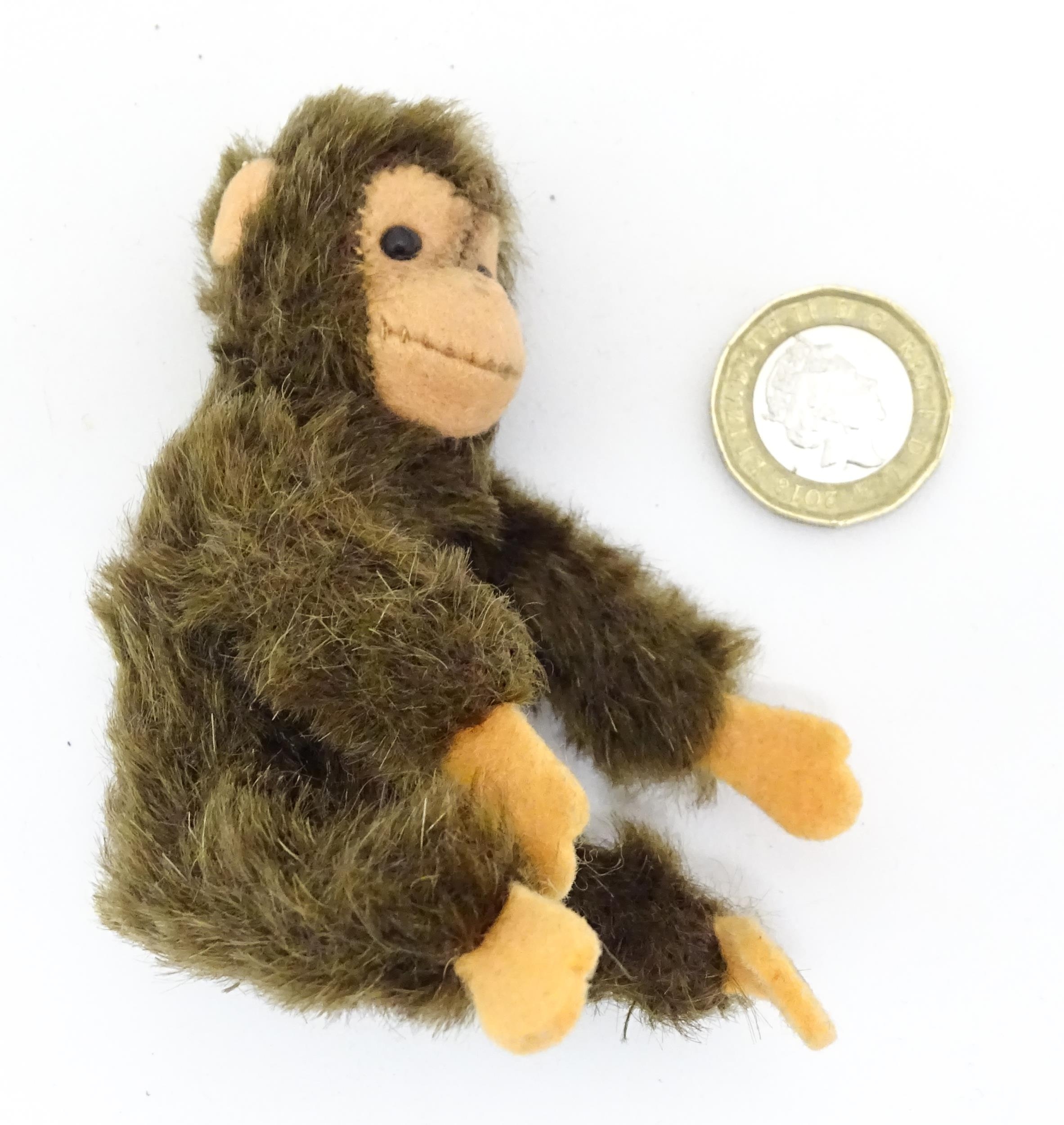 Toy: A small 20thC Steiff mohair soft toy modelled as a monkey / chimpanzee, with felt face, ears - Bild 8 aus 9