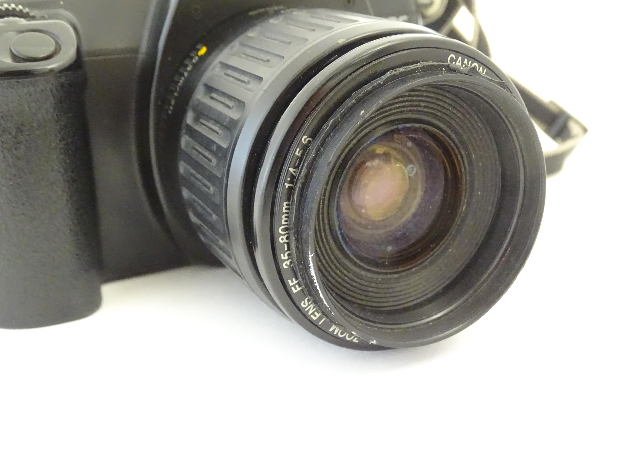 A Canon EOS 1000 camera with a 35-80mm f/4-5.6 lens. Please Note - we do not make reference to the - Bild 9 aus 9