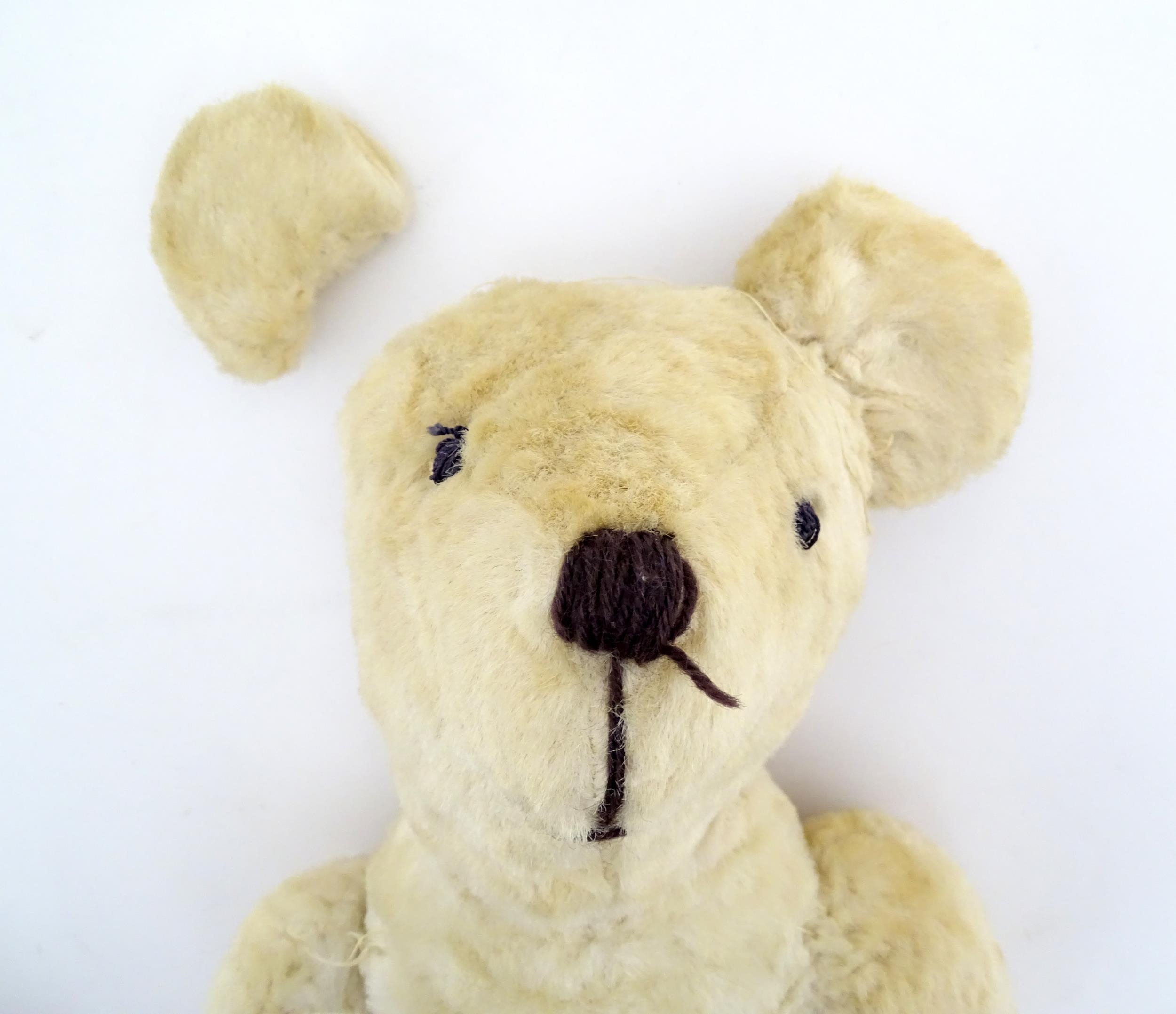 Toy: A 20thC plush teddy bear with stitched nose, mouth, eyes and paws. Approx. 19 1/2" long - Bild 8 aus 8