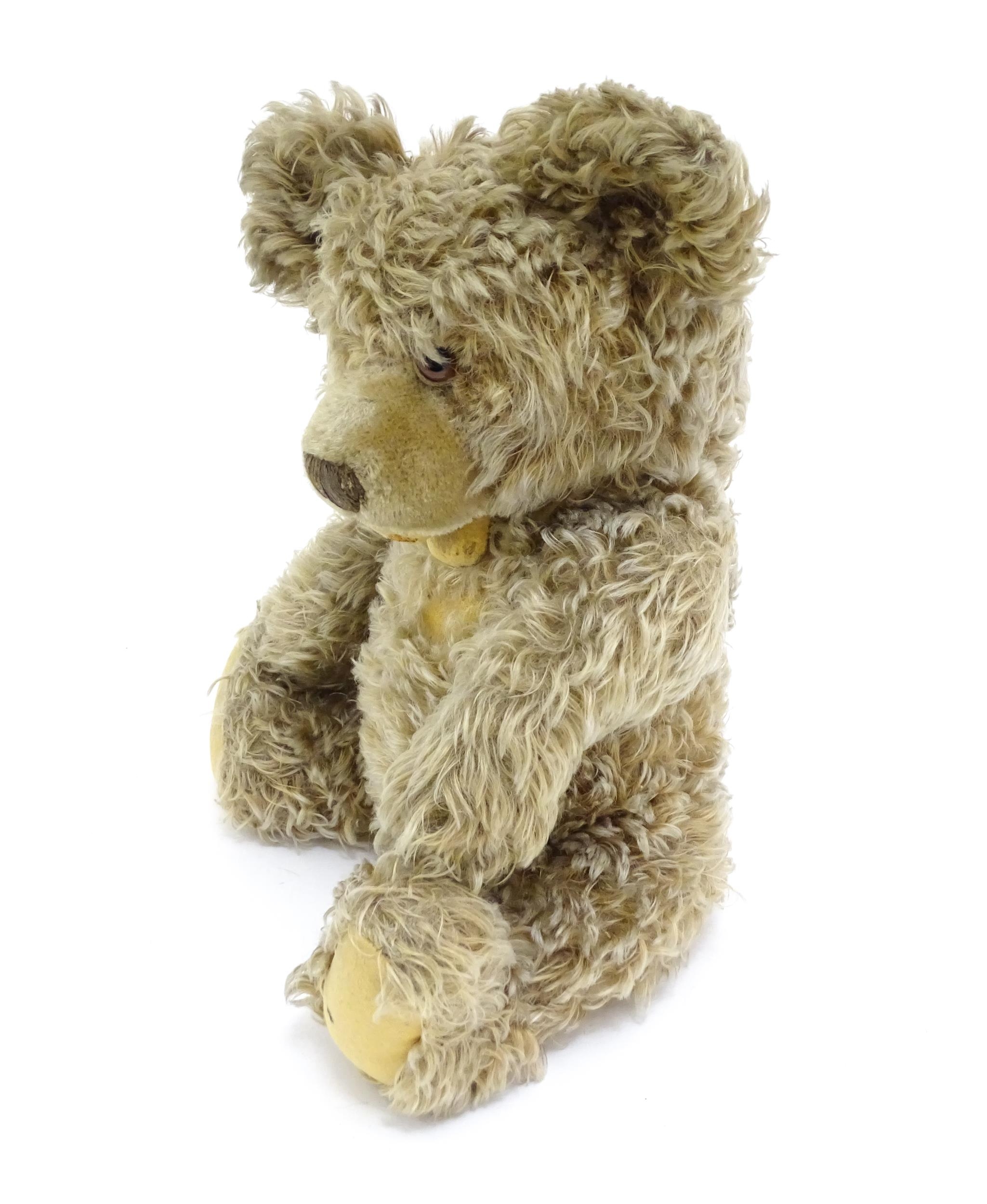 Toy: A 20thC Steiff straw filled mohair teddy bear - Zotty, with stitched nose, open mouth, - Bild 3 aus 8