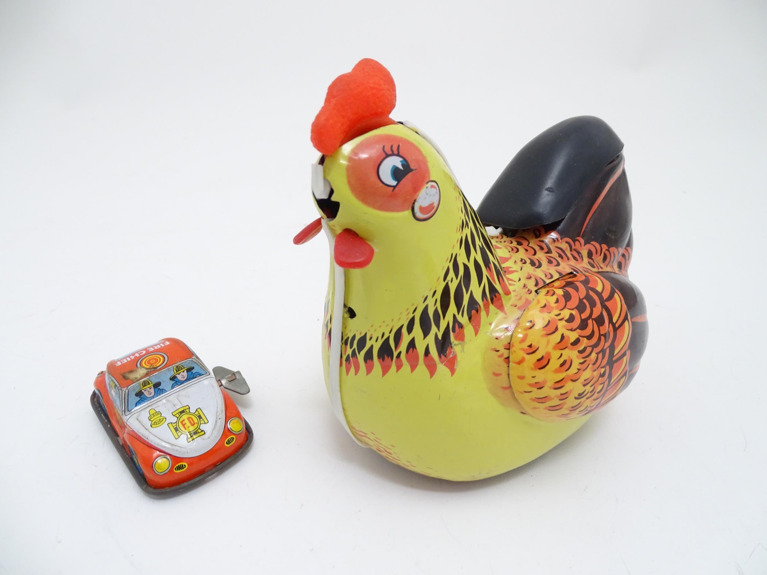 Toys: An early 20thC Lumar Toys tinplate Speed Trap clockwork game. Together with a Hen Laying - Bild 8 aus 10