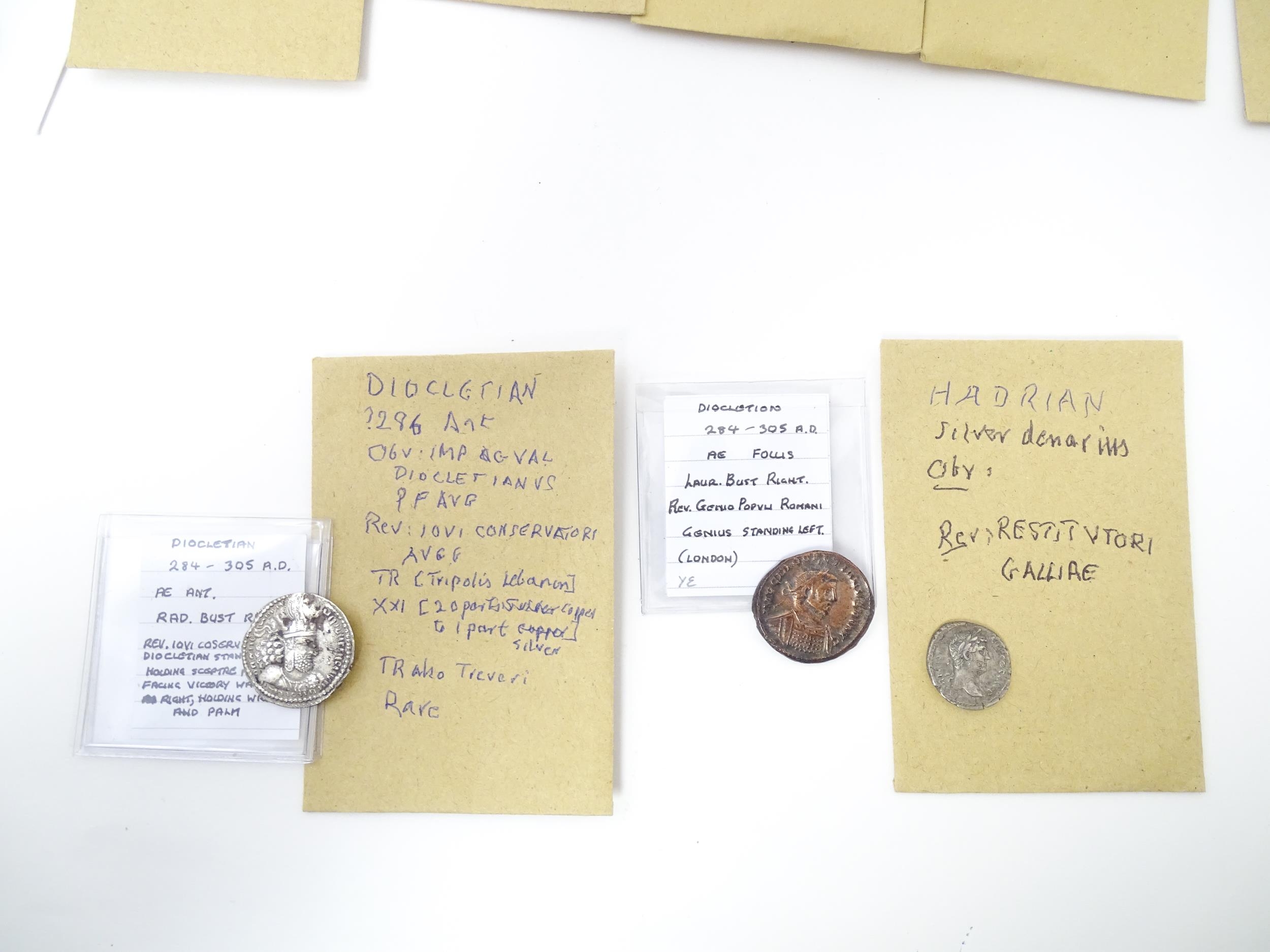Coins: A quantity of assorted old coins, tokens, medallions, commemorative coins, and some - Image 15 of 45