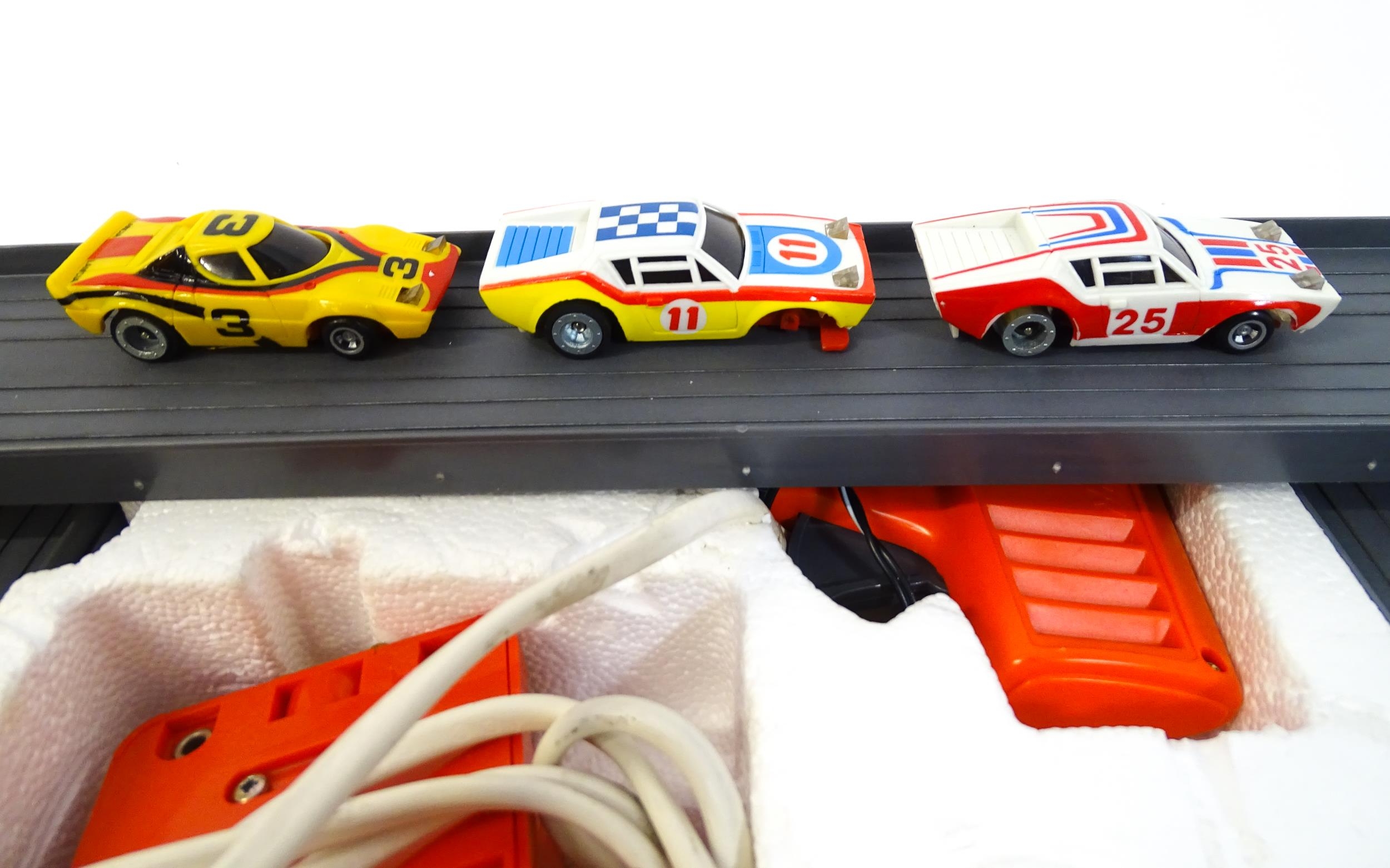 Toys: Two 20thC car racing games comprising TCR Total Control Racing Lighted Jam Car Speedway, and - Bild 16 aus 16