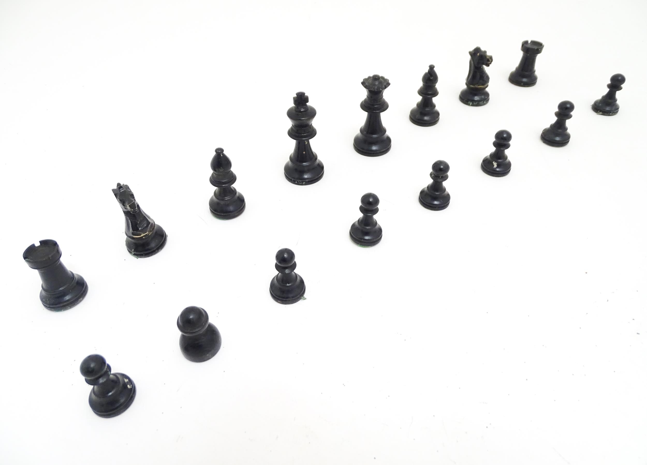 Toys: 20thC carved wood chess set. Together with an 8x8 Draughts games board. King approx. 2 1/2" - Bild 4 aus 7