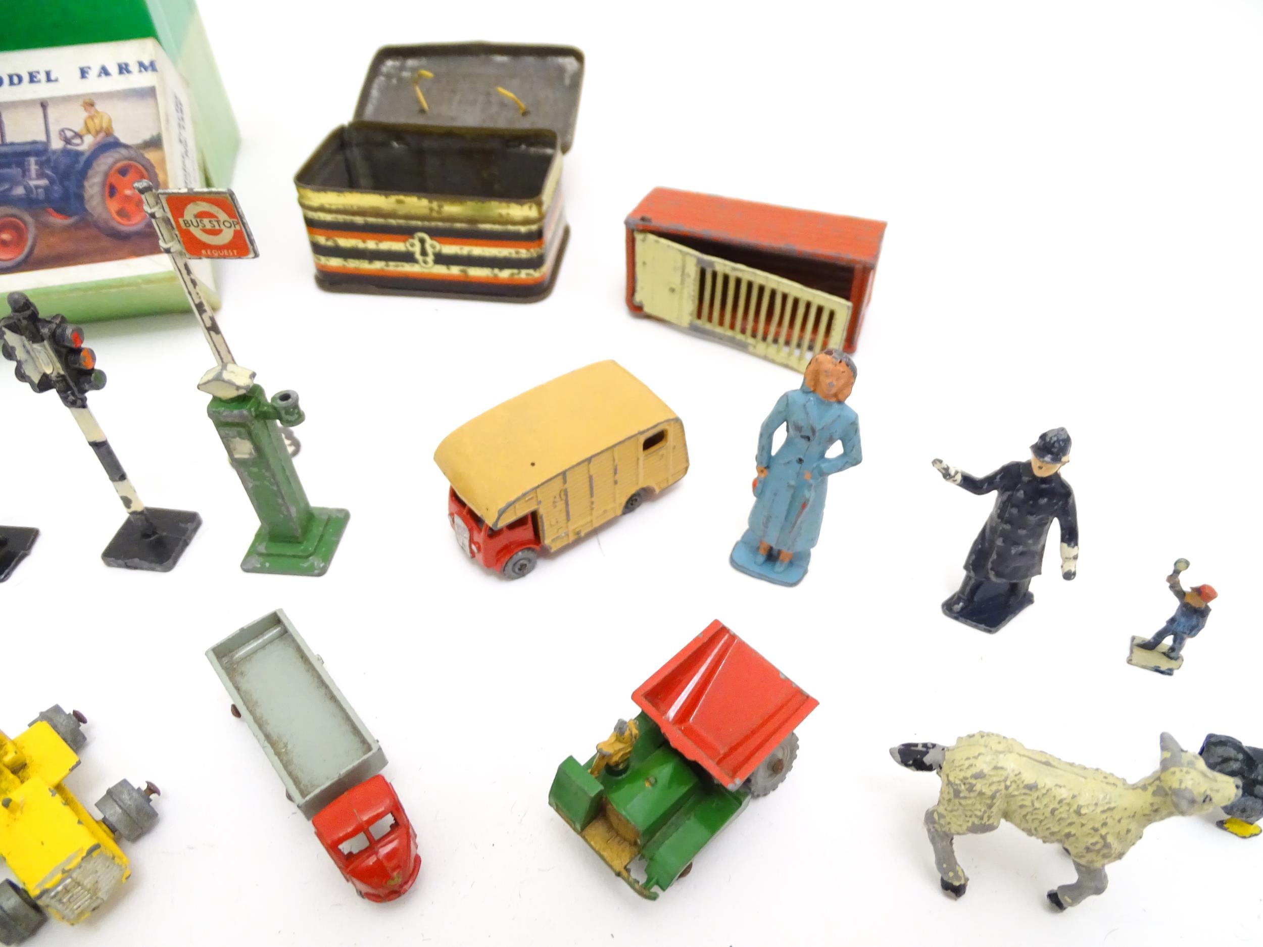 Toys: A quantity of assorted lead farm animals, makers to include Britains Ltd., Lesney, etc., a - Bild 6 aus 14