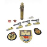 Militaria: a quantity of items to include an RAF cloth cap badge, a city of Oxford cloth badge,