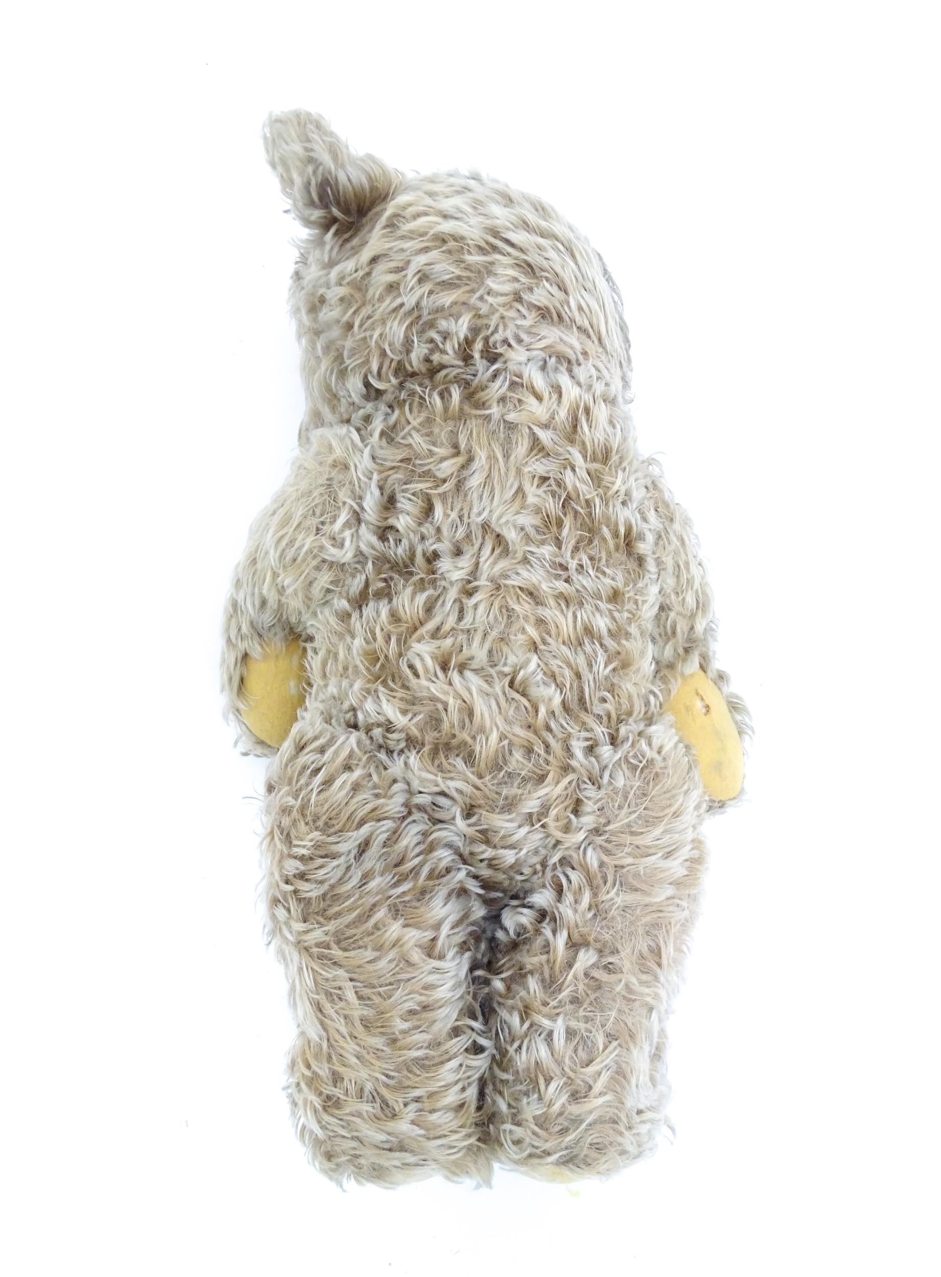 Toy: A 20thC Steiff straw filled mohair teddy bear - Zotty, with stitched nose, open mouth, - Bild 8 aus 8