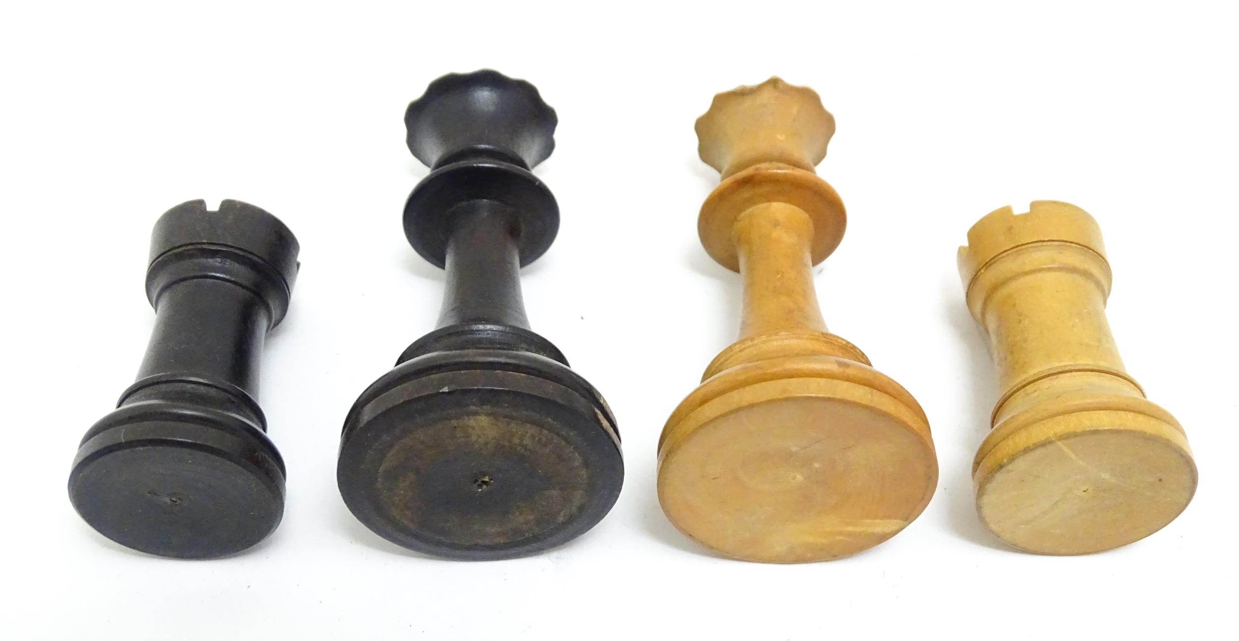 Toys: A quantity of chess pieces contained within a box with sliding lid and brass handle. (33 - Bild 7 aus 8