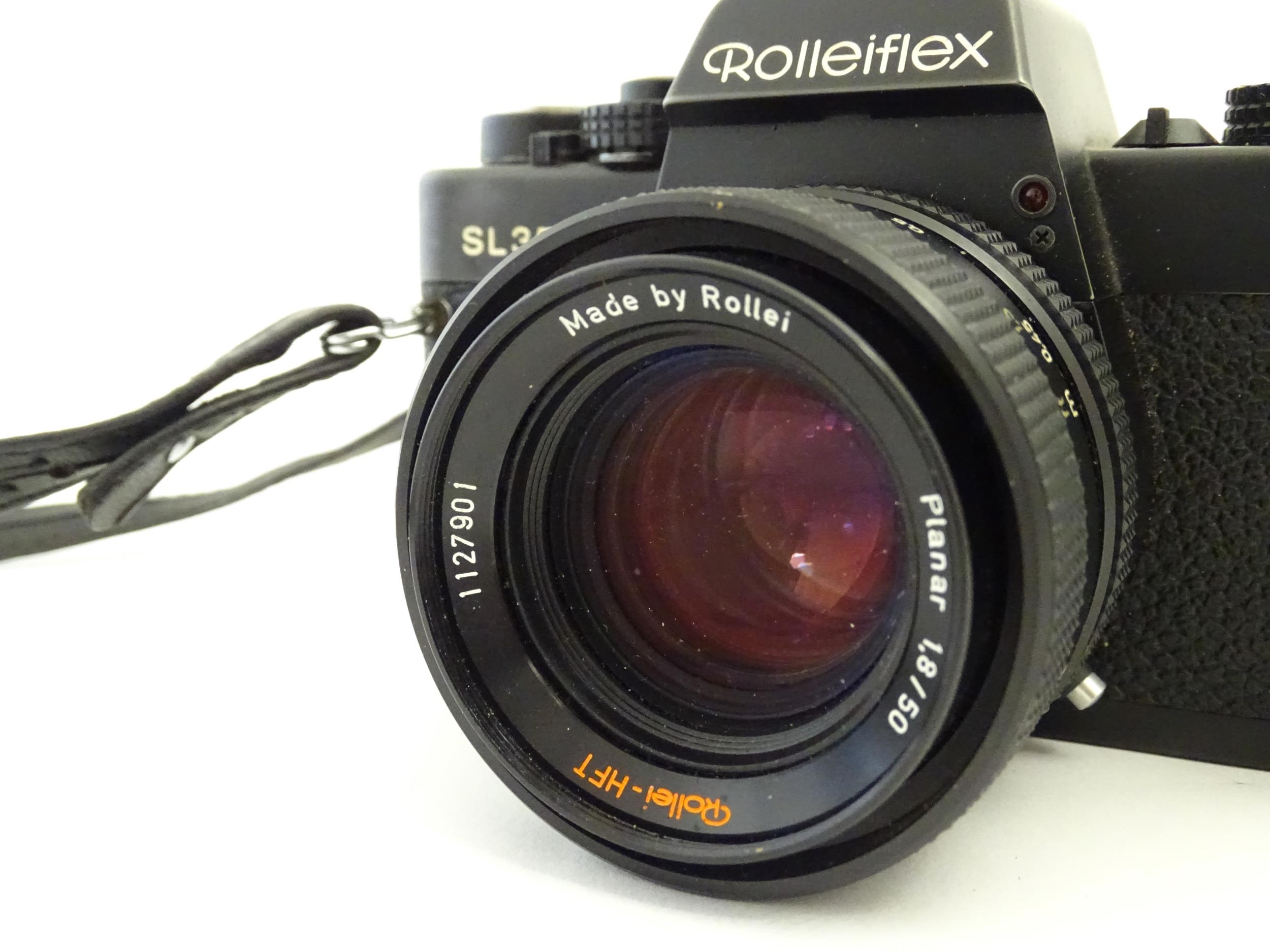 A Rolleiflex SL35 E 35mm film camera, c1970s, cased with lens cap. 5 1/8" Please Note - we do not - Bild 10 aus 10