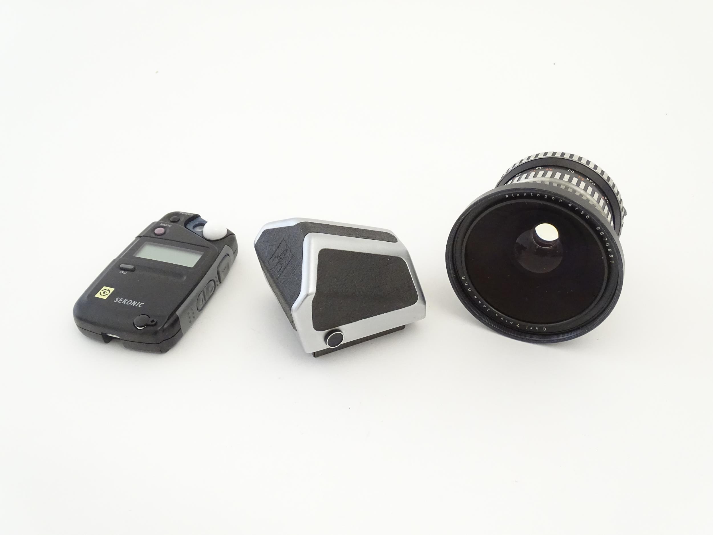 A Pentacon Six TL camera with two Carl Zeiss Jena lenses - 2.8/80 biometar and 4/50 Flektagon ( - Bild 10 aus 14