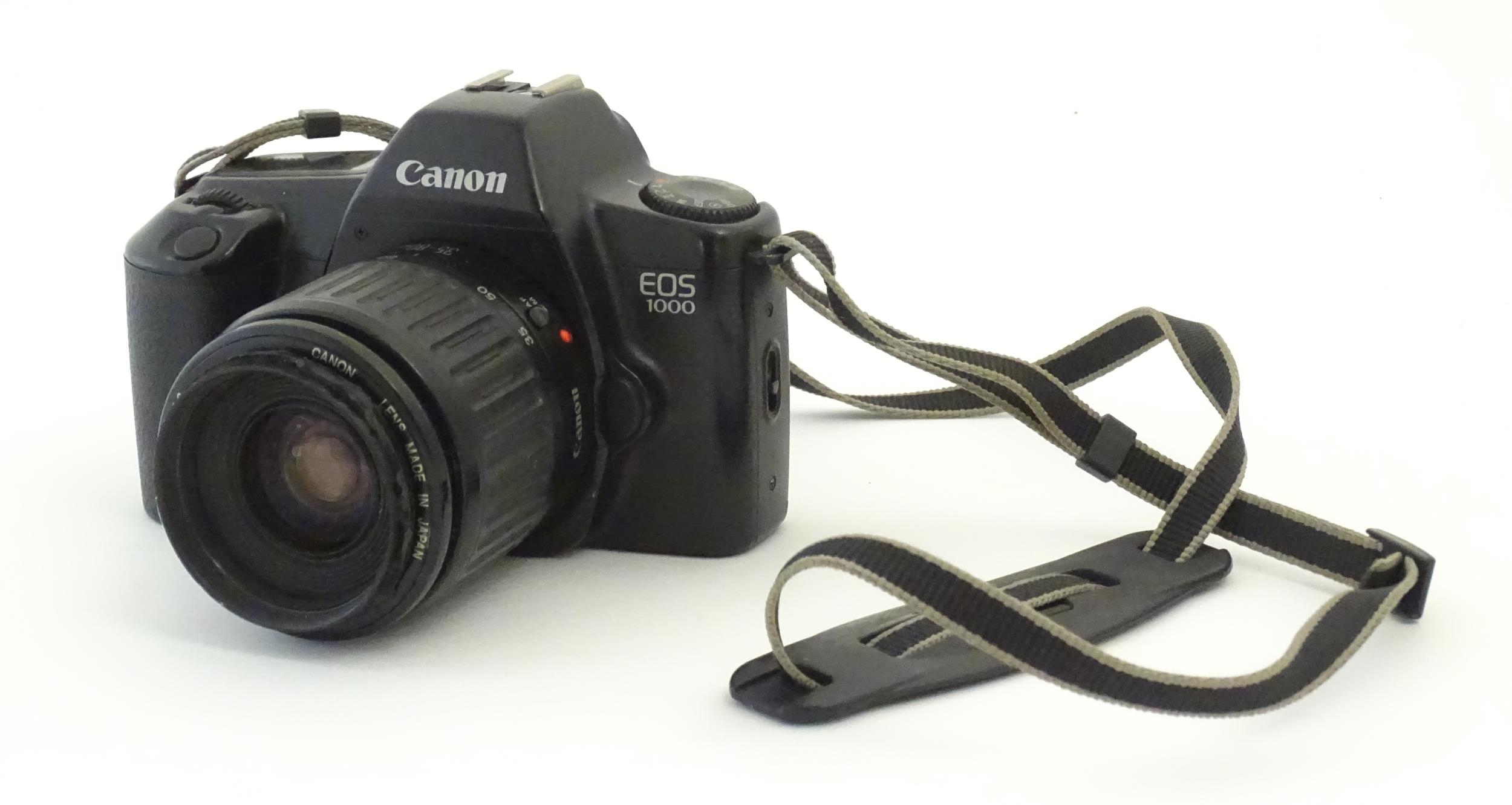 A Canon EOS 1000 camera with a 35-80mm f/4-5.6 lens. Please Note - we do not make reference to the - Bild 2 aus 9