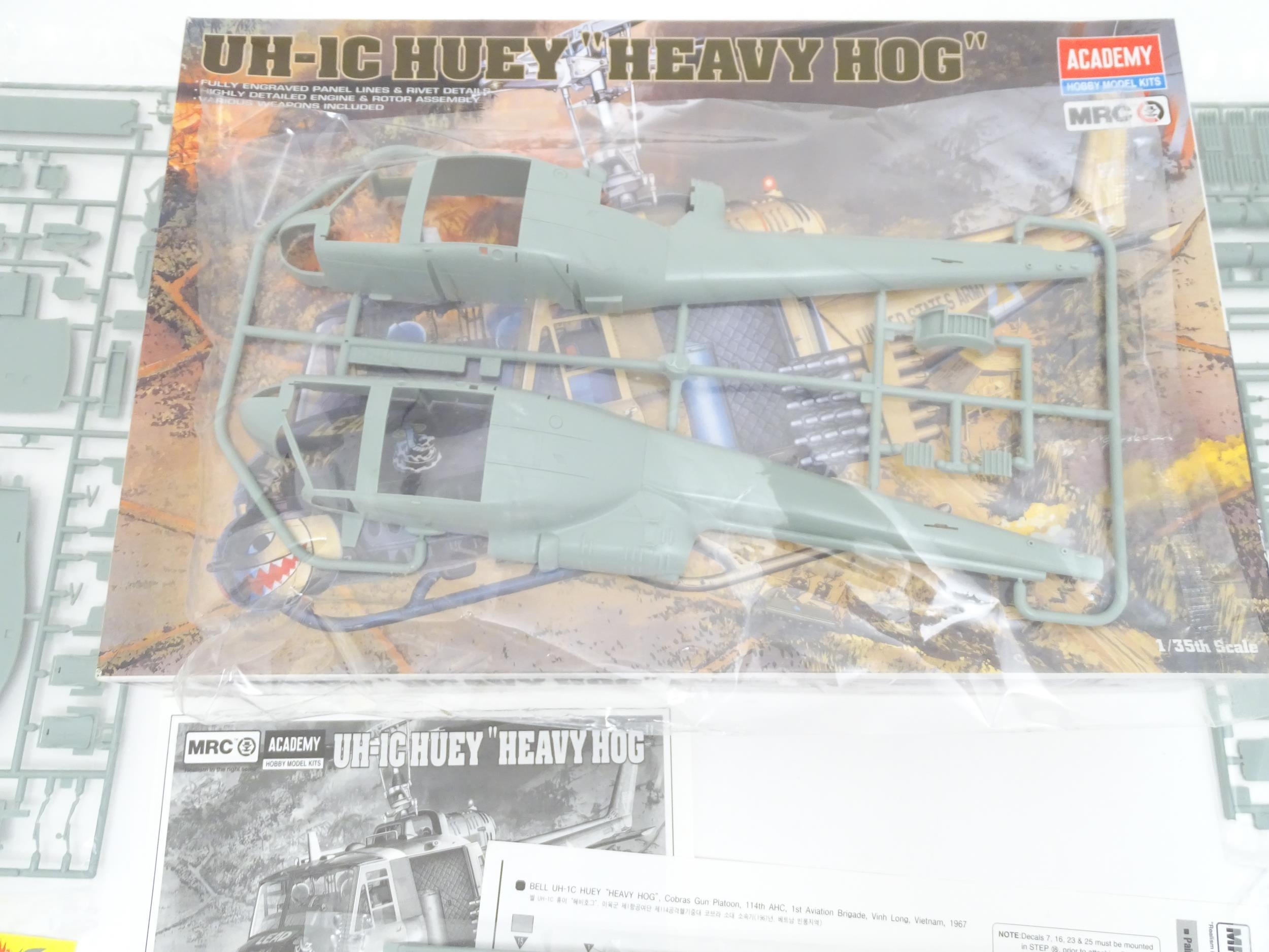 Toys: Two Academy Hobby Model / scale model kits comprising UH-IC Huey Heavy Hog helicopter, and - Bild 7 aus 12