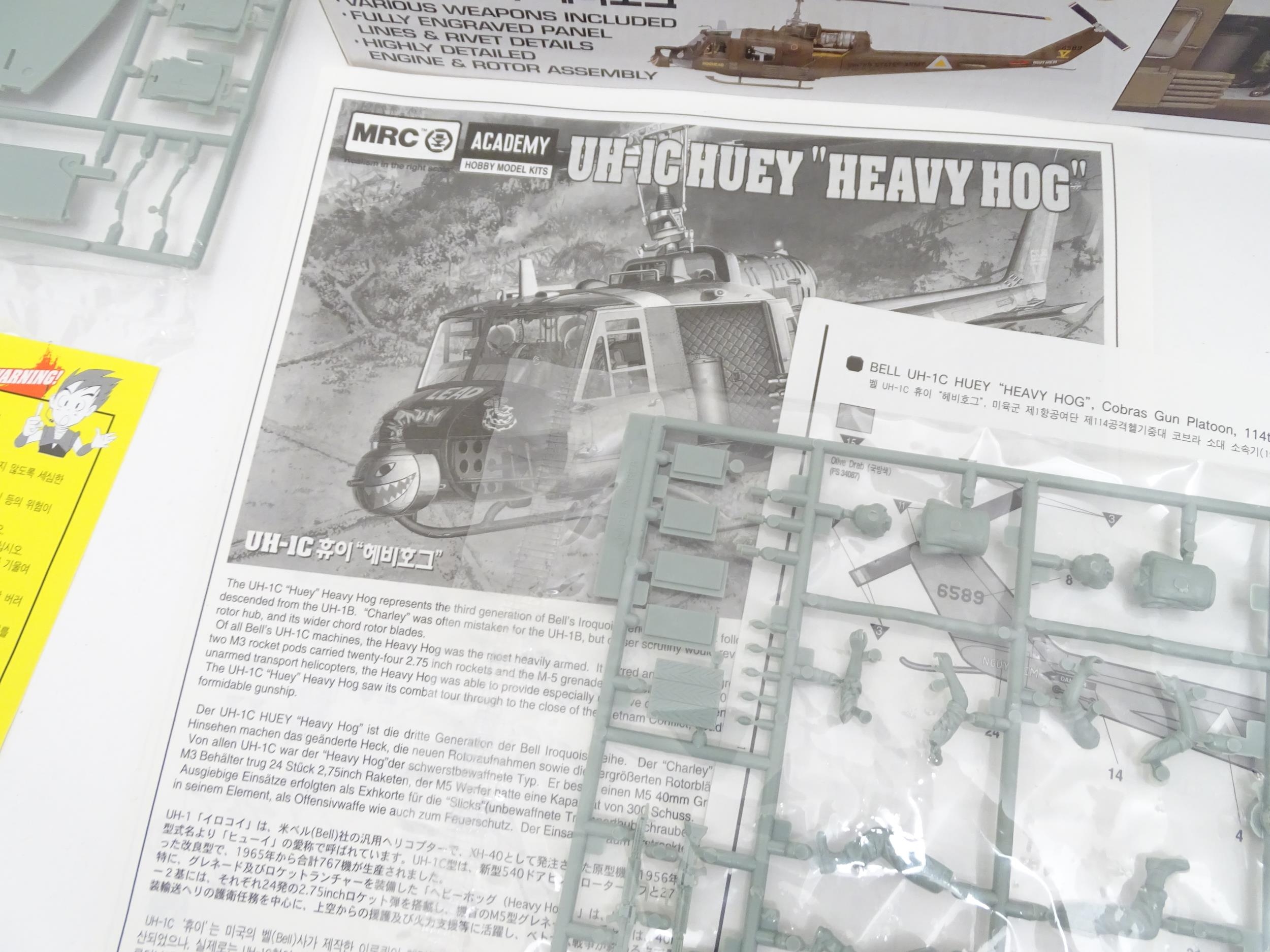 Toys: Two Academy Hobby Model / scale model kits comprising UH-IC Huey Heavy Hog helicopter, and - Bild 5 aus 12