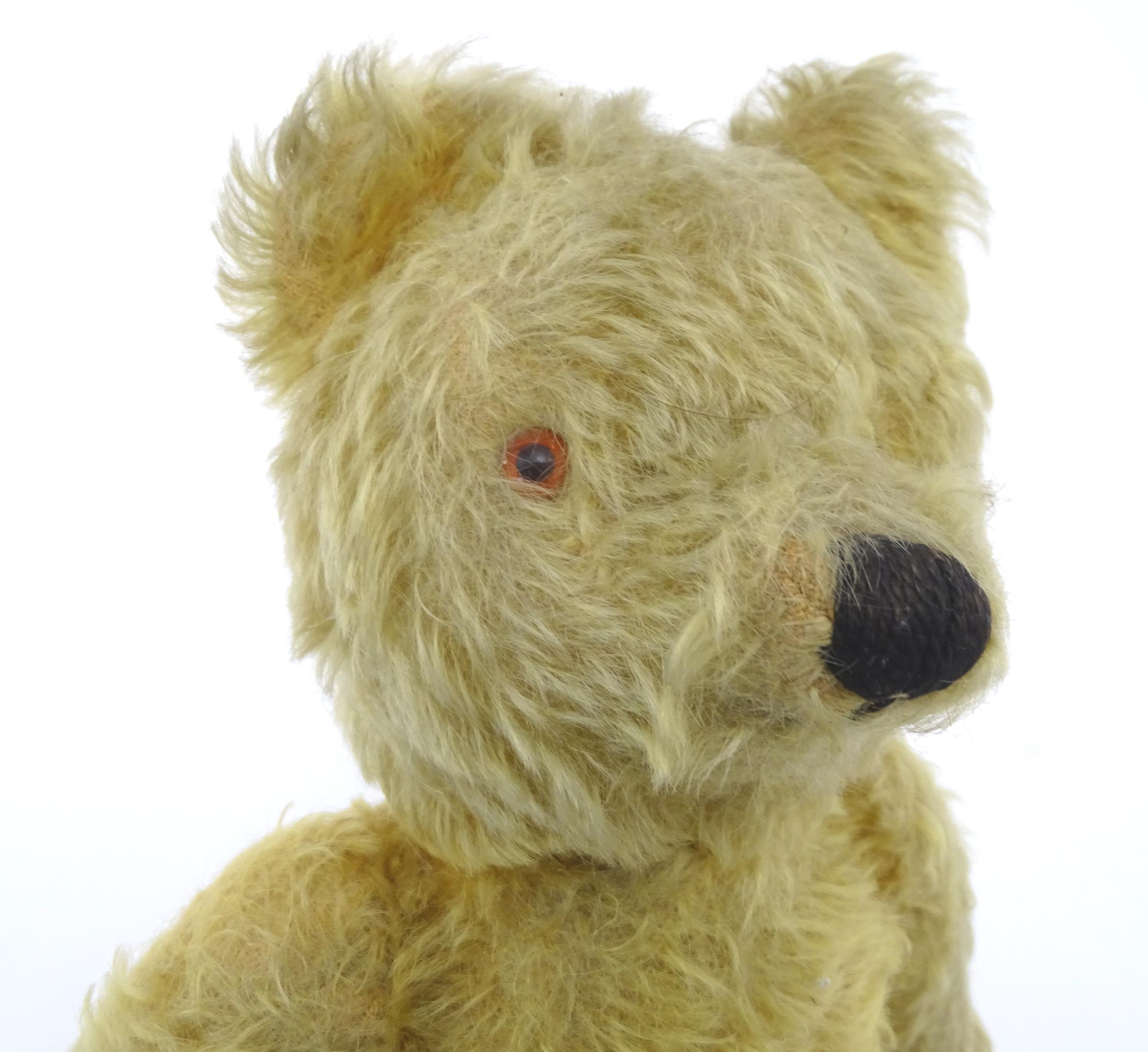 Toy: A 20thC mohair teddy bear with stitched nose and mouth, pad paws and articulated limbs, a - Bild 6 aus 8