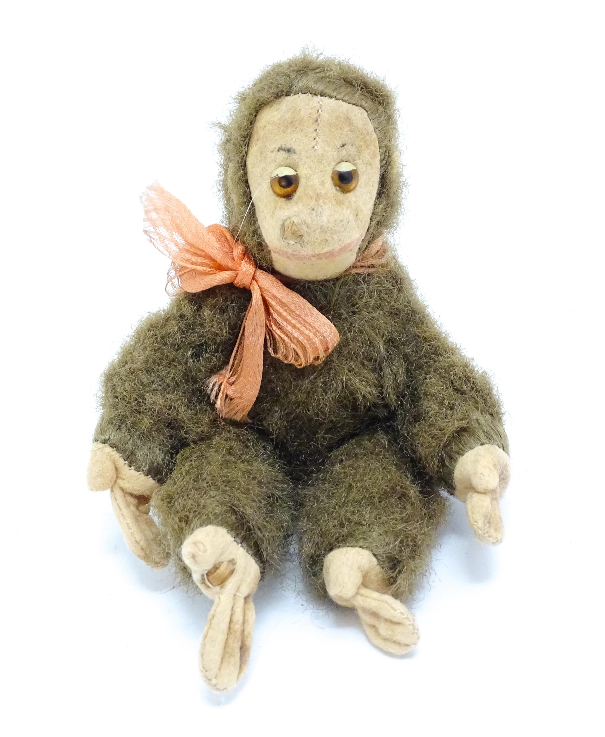 Toy: A small 20thC straw filled soft toy modelled as a monkey / chimpanzee with felt face, ears - Bild 3 aus 8