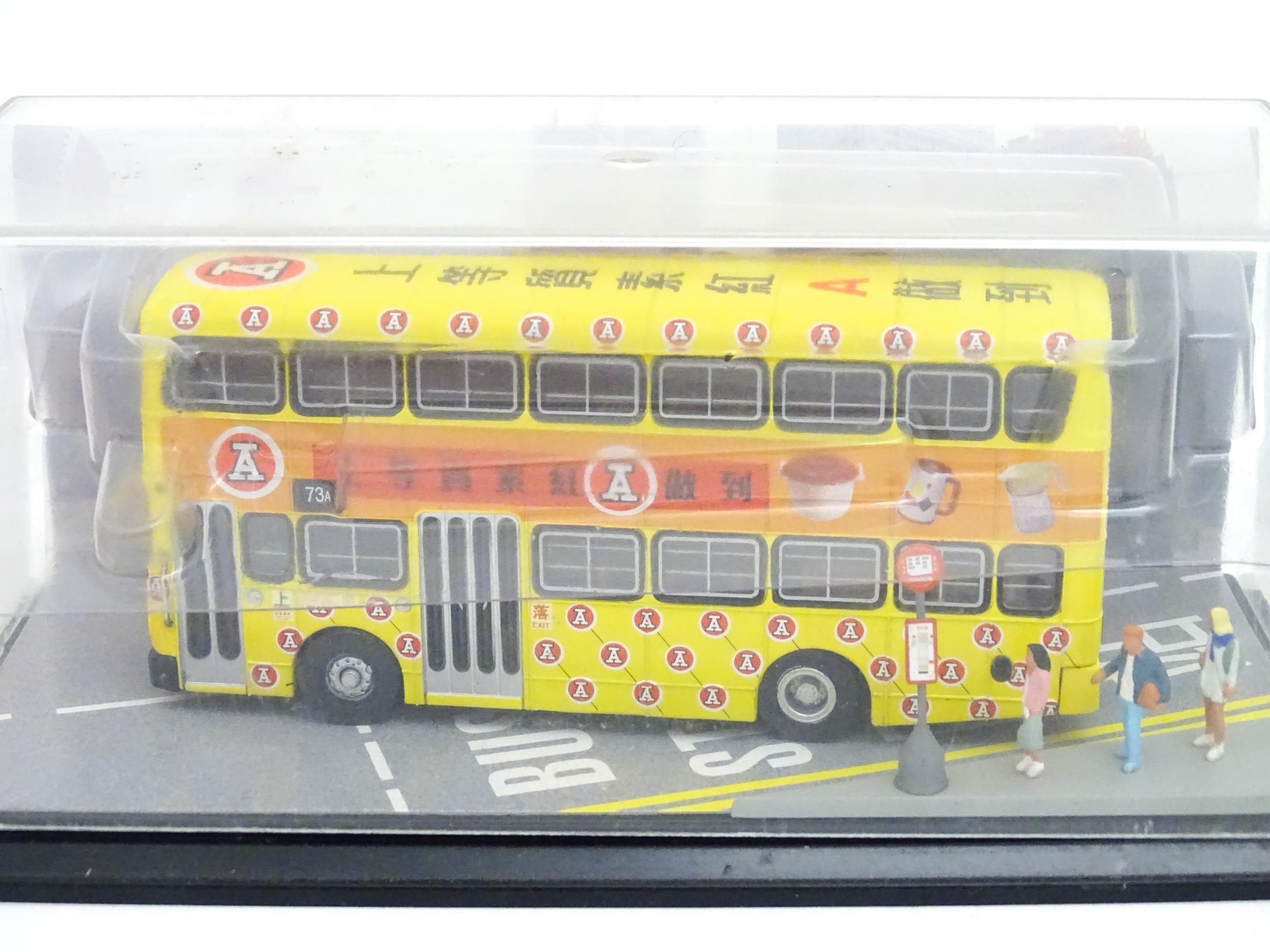 Toys: A quantity of assorted die cast scale model Corgi Far Eastern Buses to include KMB Christmas - Bild 6 aus 10