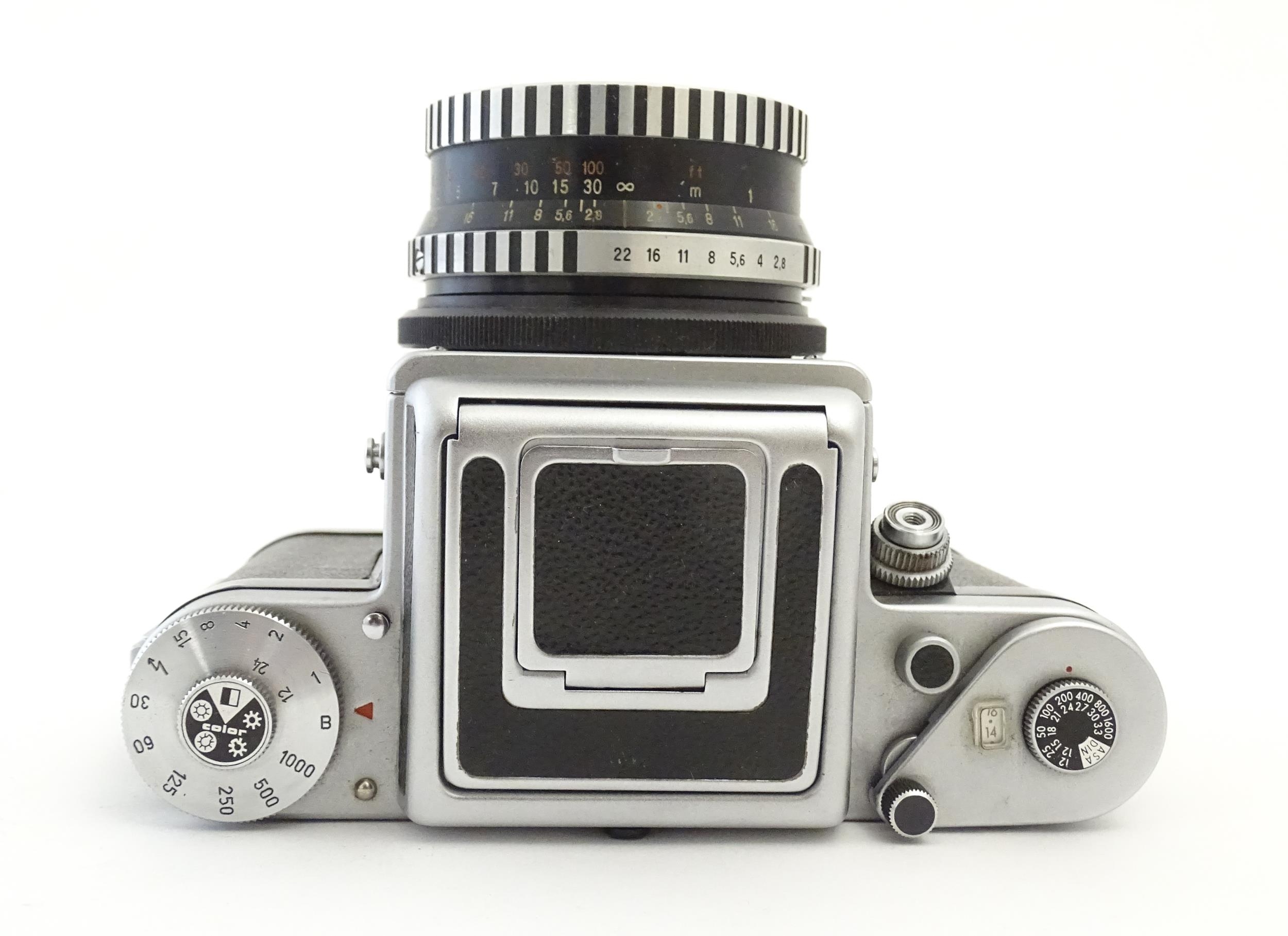 A Pentacon Six TL camera with two Carl Zeiss Jena lenses - 2.8/80 biometar and 4/50 Flektagon ( - Bild 7 aus 14