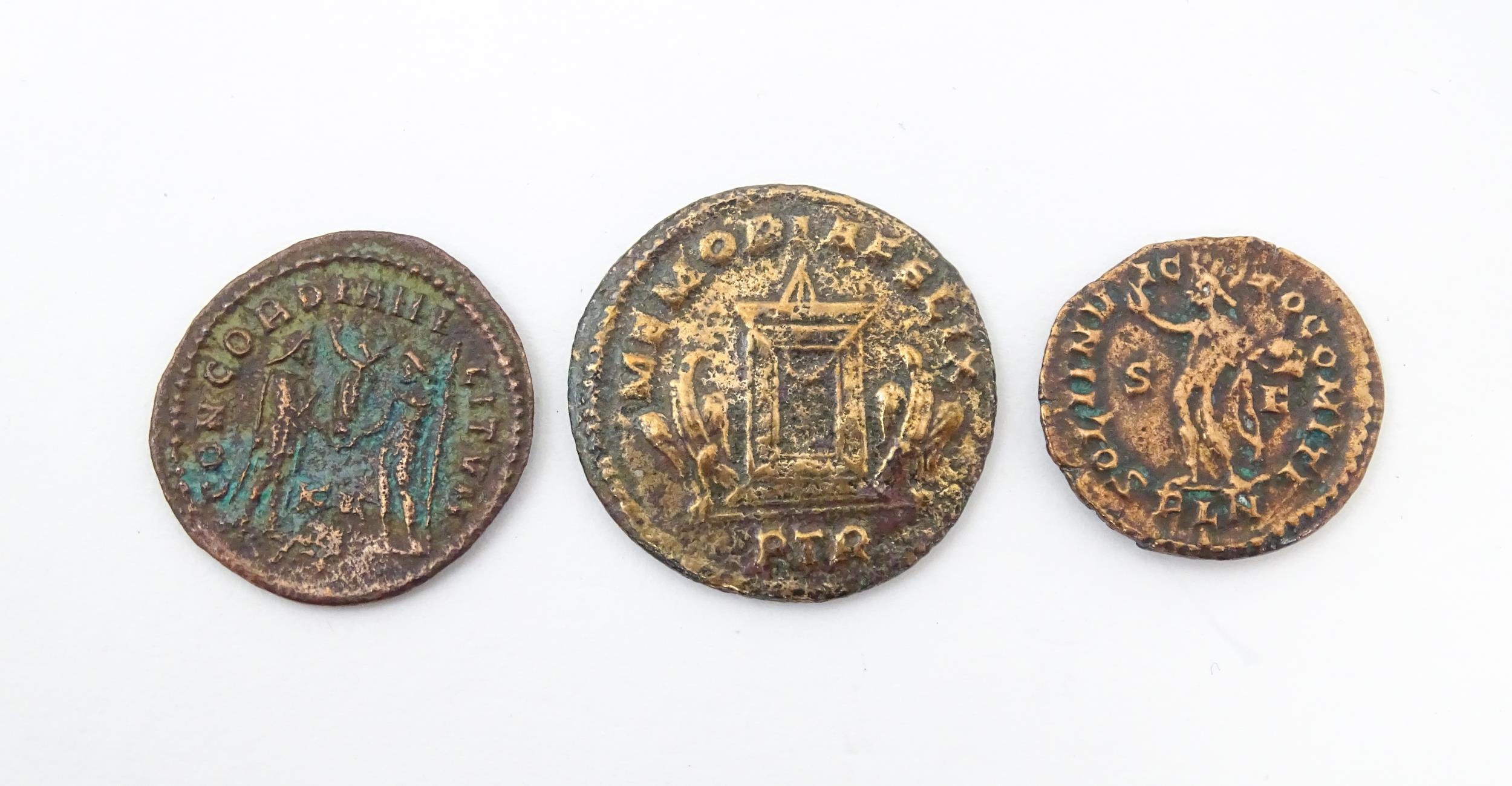 Coins: A quantity of assorted old coins, tokens, medallions, commemorative coins, and some - Image 36 of 45