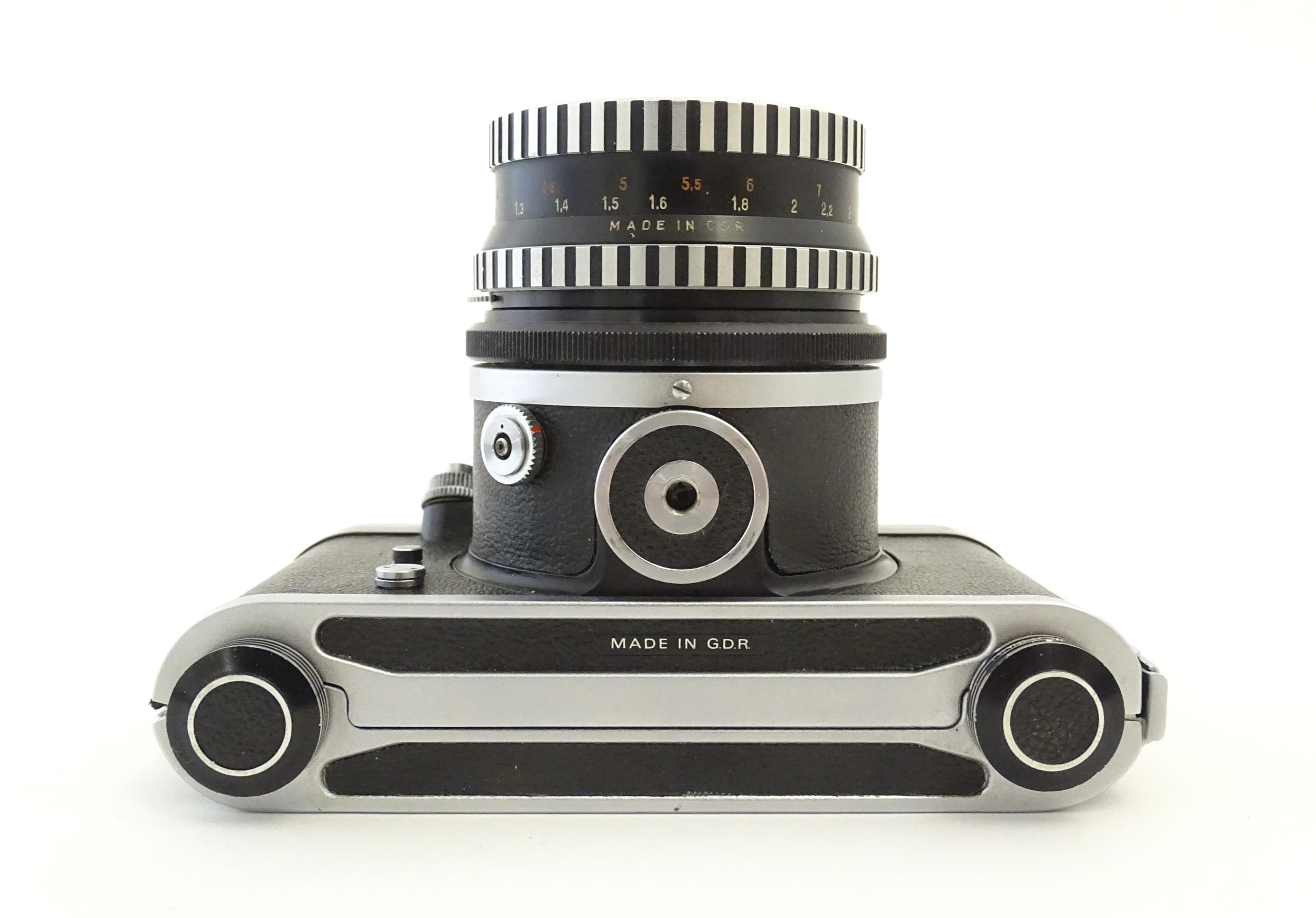 A Pentacon Six TL camera with two Carl Zeiss Jena lenses - 2.8/80 biometar and 4/50 Flektagon ( - Bild 8 aus 14
