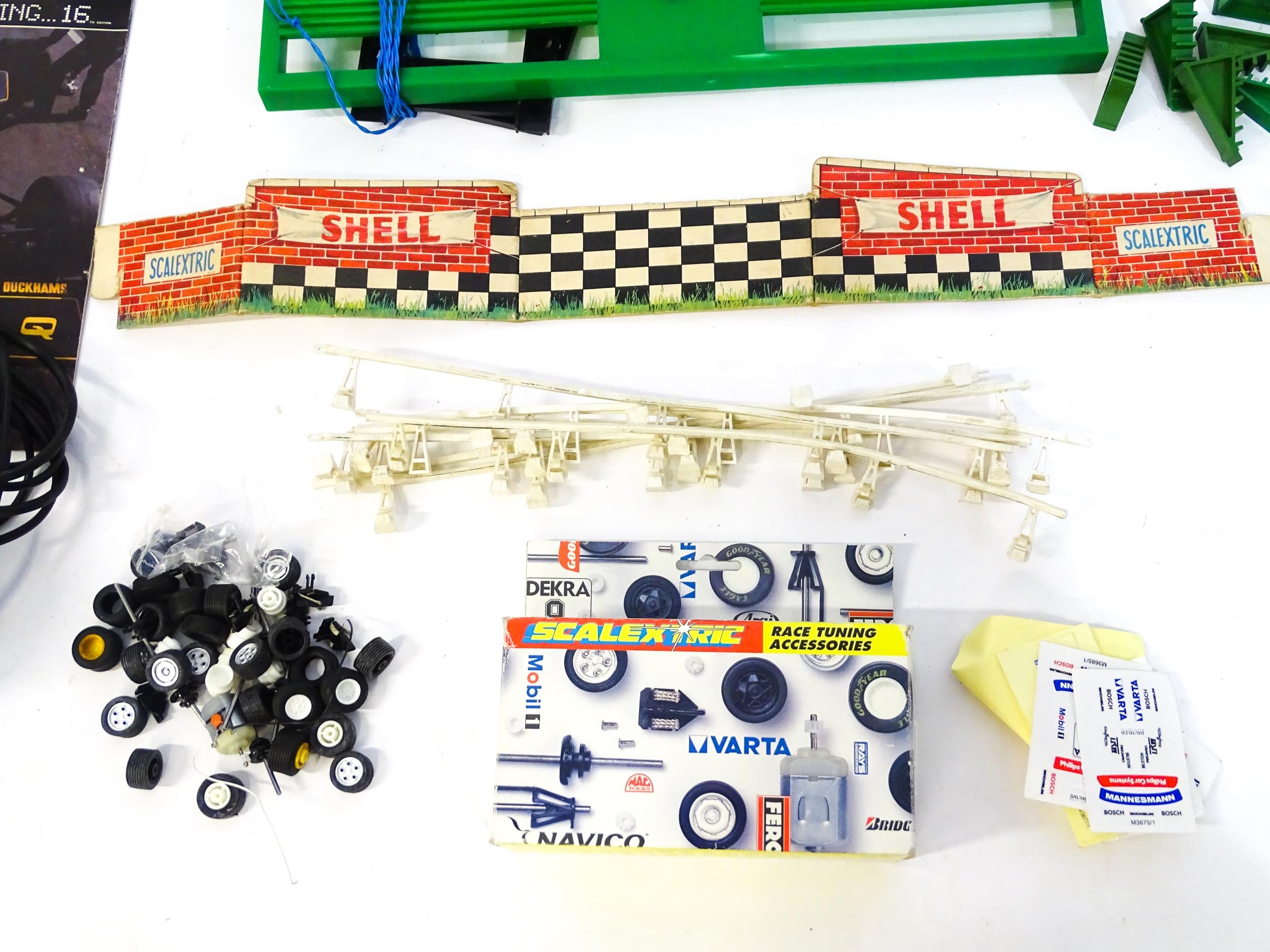 Toys : Vintage Scalextrix race track, cars , power pack, accessories etc. Ten cars to include - Bild 8 aus 11