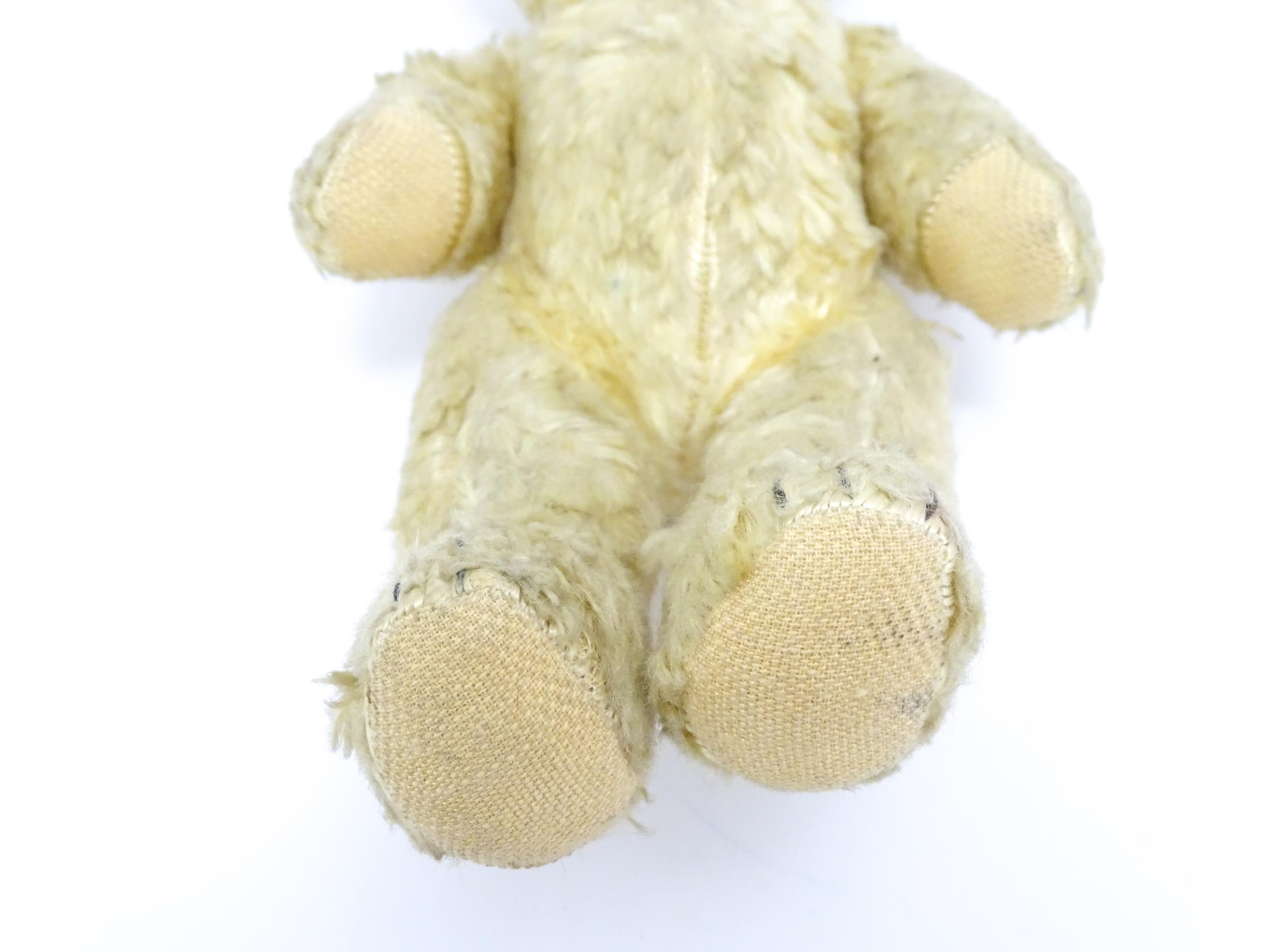 Toy: A 20thC straw filled teddy bear with stitched nose, mouth, and claws, pad paws and - Bild 7 aus 9