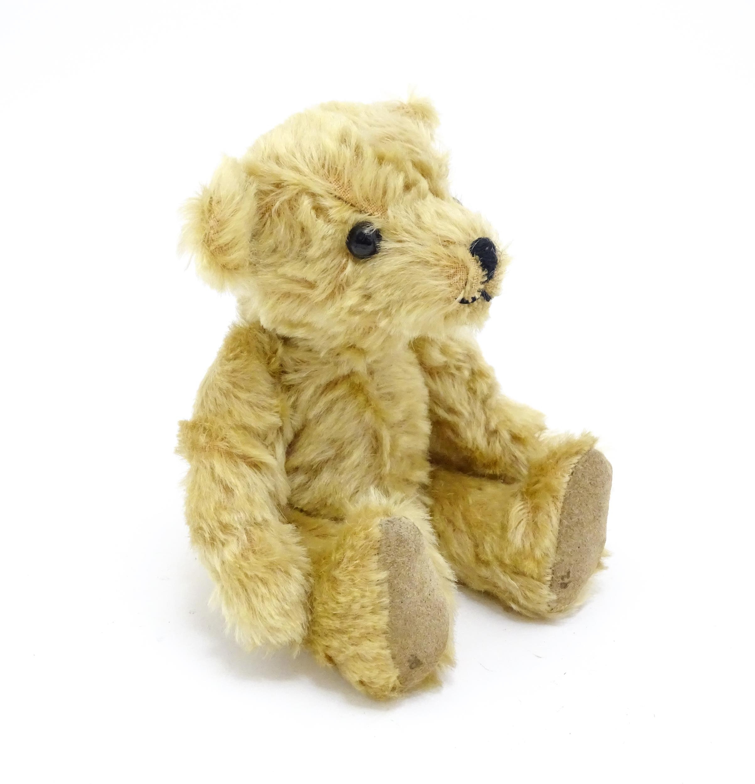 Toy: A 20thC small plush teddy bear with stitched nose and mouth, pad paws and articulated limbs, - Bild 2 aus 8