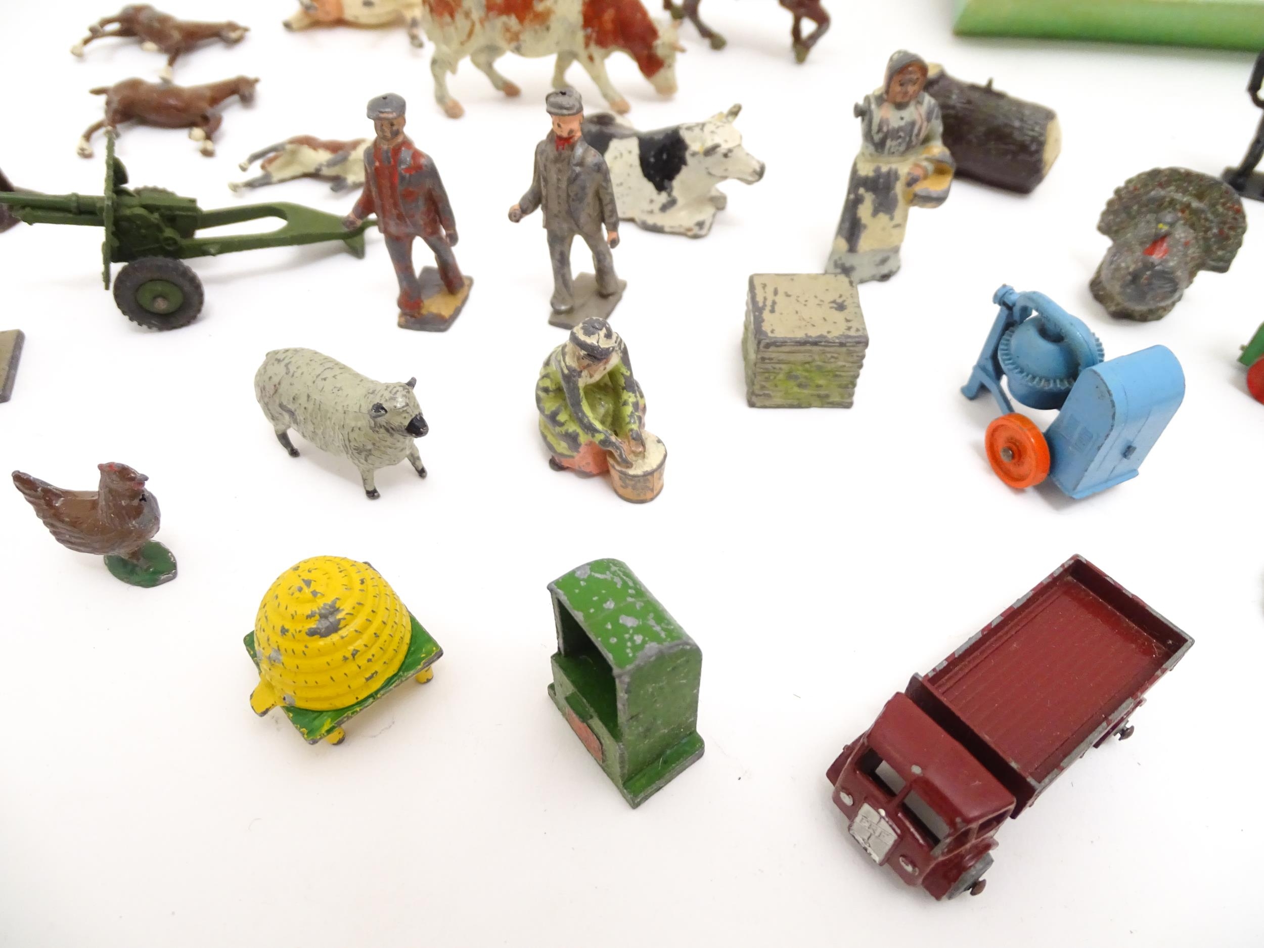 Toys: A quantity of assorted lead farm animals, makers to include Britains Ltd., Lesney, etc., a - Bild 4 aus 14