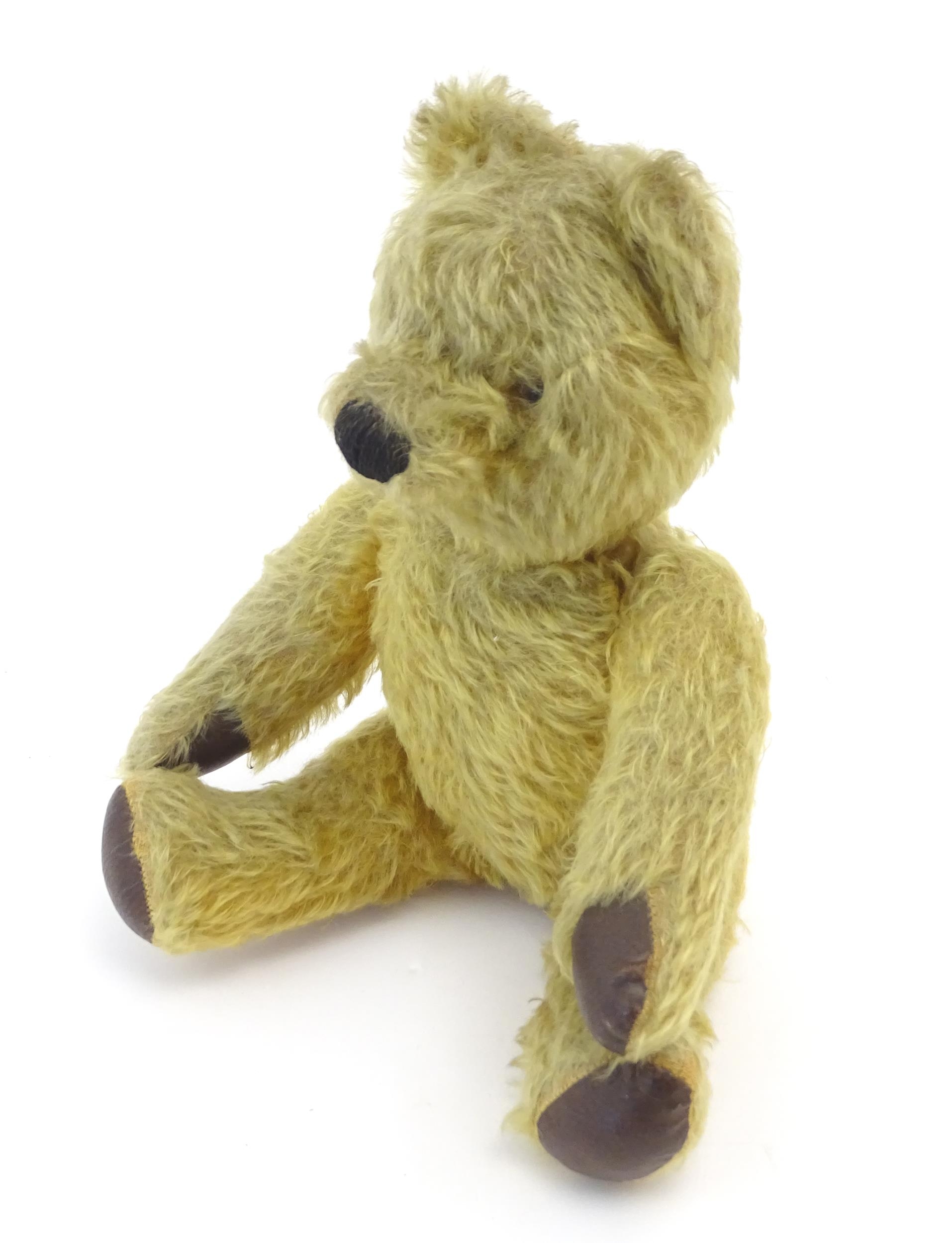 Toy: A 20thC mohair teddy bear with stitched nose and mouth, pad paws and articulated limbs, a - Bild 2 aus 8