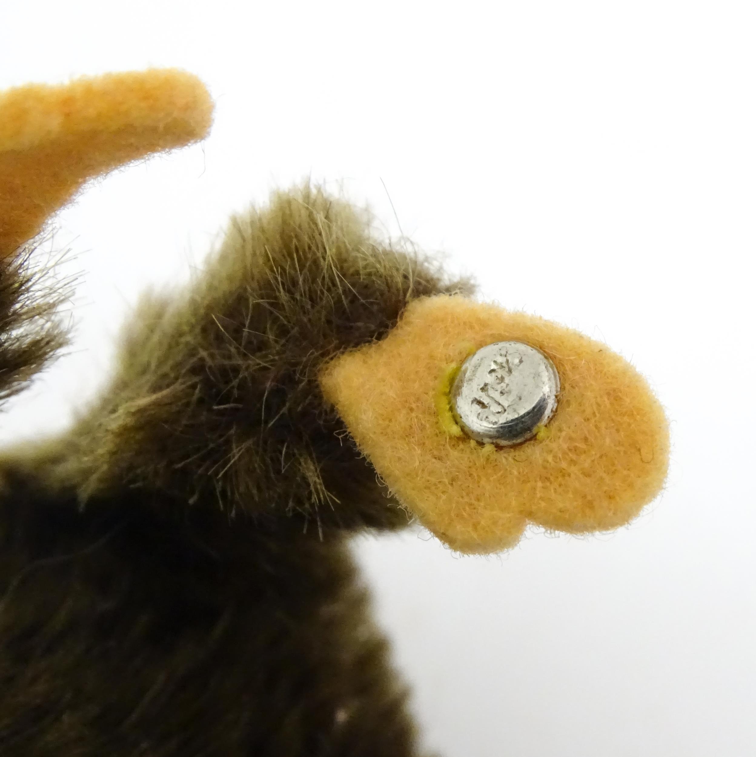 Toy: A small 20thC Steiff mohair soft toy modelled as a monkey / chimpanzee, with felt face, ears - Bild 7 aus 9