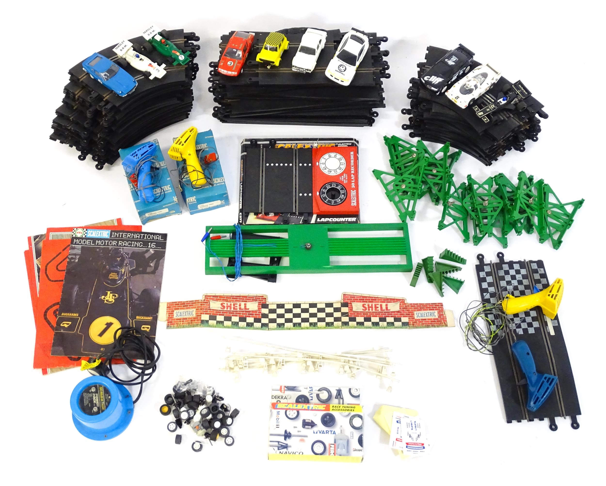 Toys : Vintage Scalextrix race track, cars , power pack, accessories etc. Ten cars to include - Bild 3 aus 11