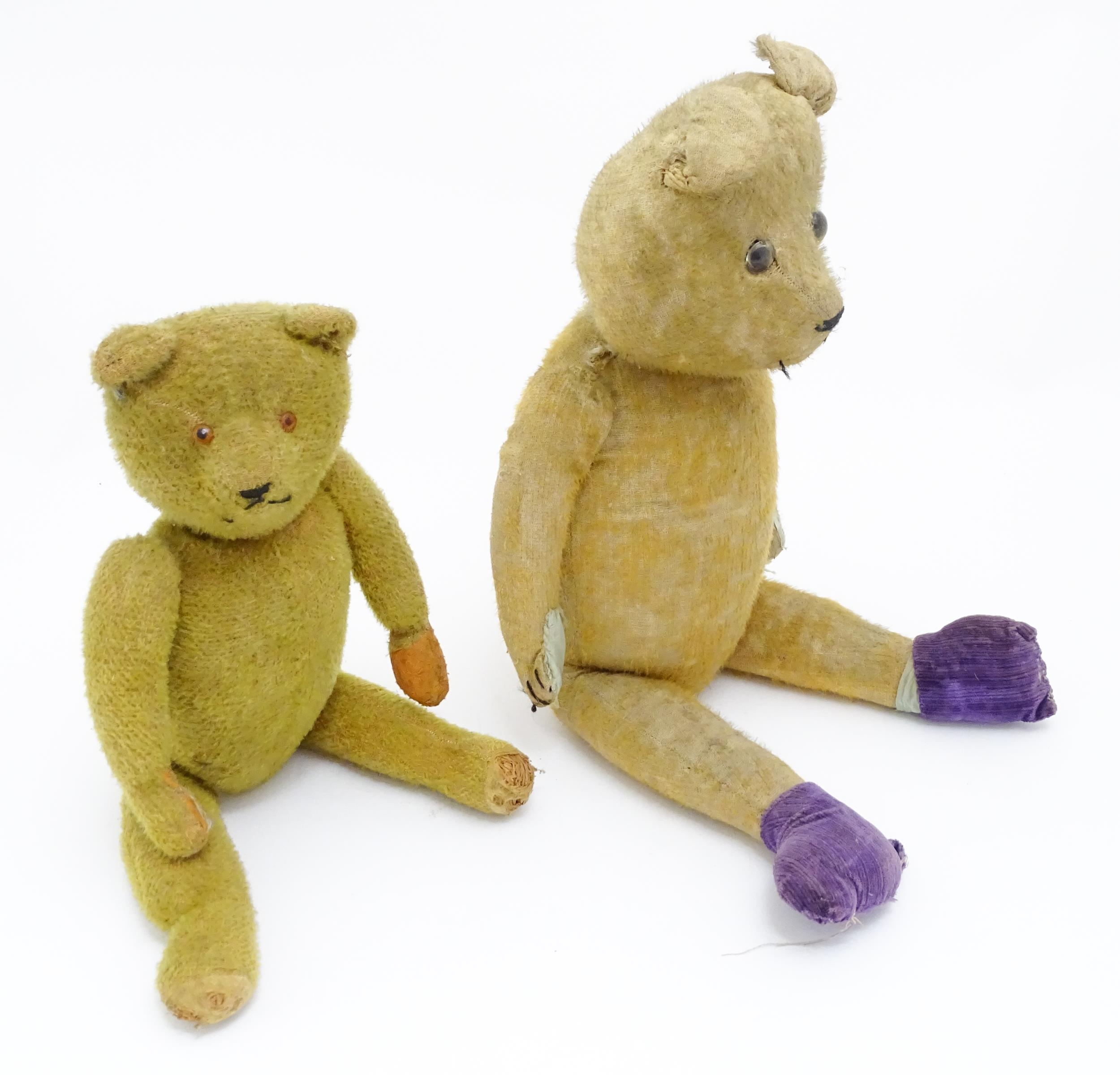 Toys: An early 20thC straw filled teddy bear with glass eyes, stitched nose and mouth and growler - Bild 3 aus 10