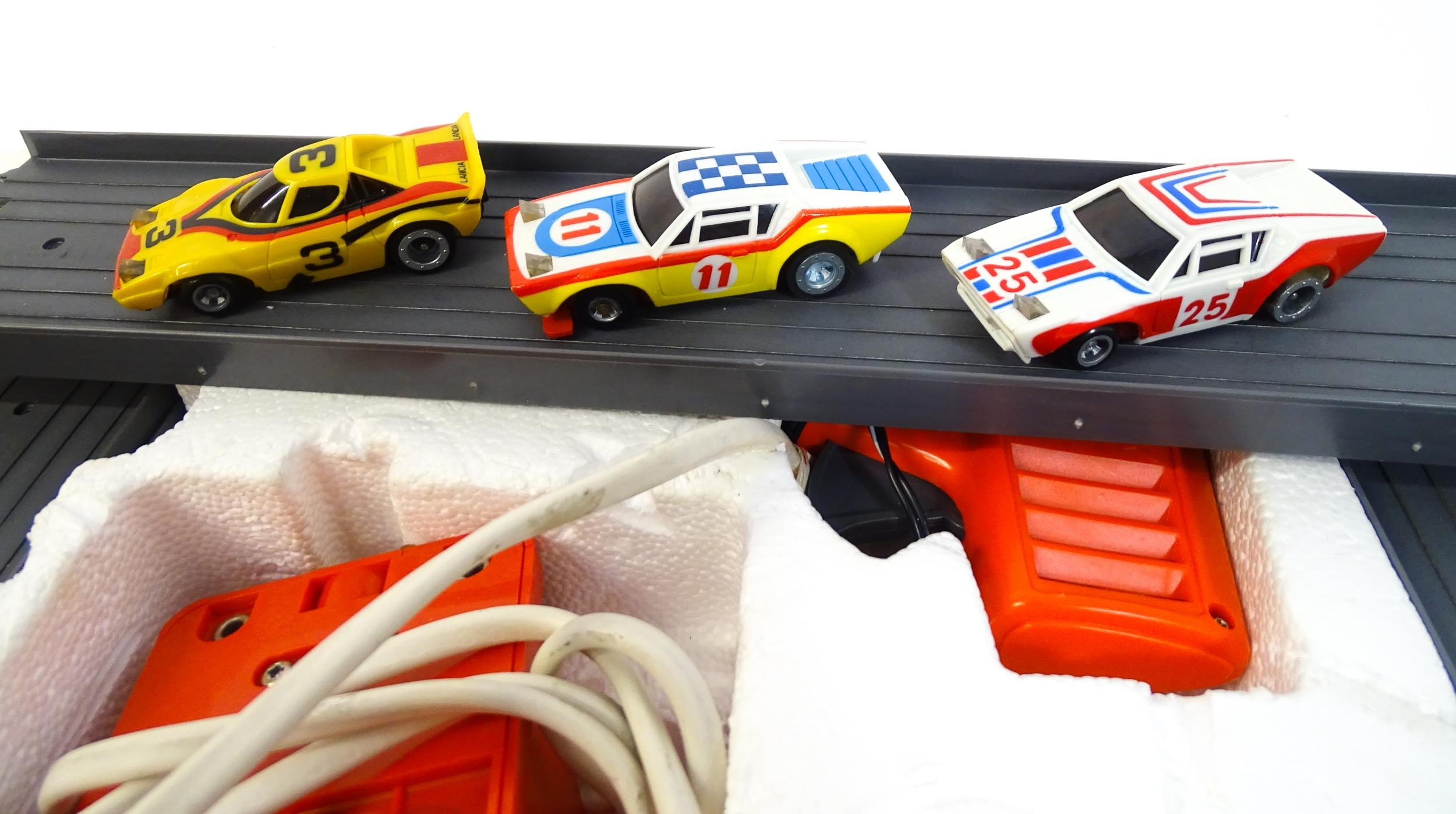 Toys: Two 20thC car racing games comprising TCR Total Control Racing Lighted Jam Car Speedway, and - Bild 2 aus 16