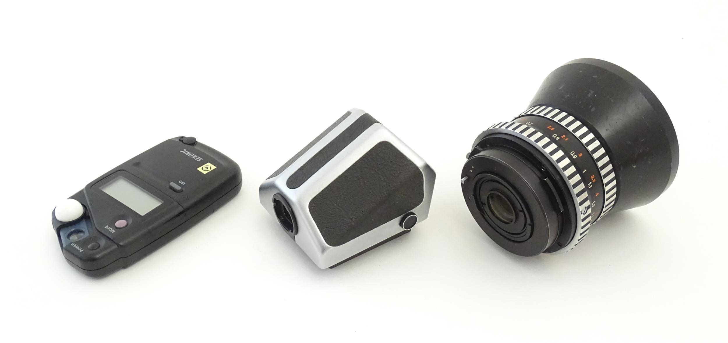 A Pentacon Six TL camera with two Carl Zeiss Jena lenses - 2.8/80 biometar and 4/50 Flektagon ( - Bild 12 aus 14