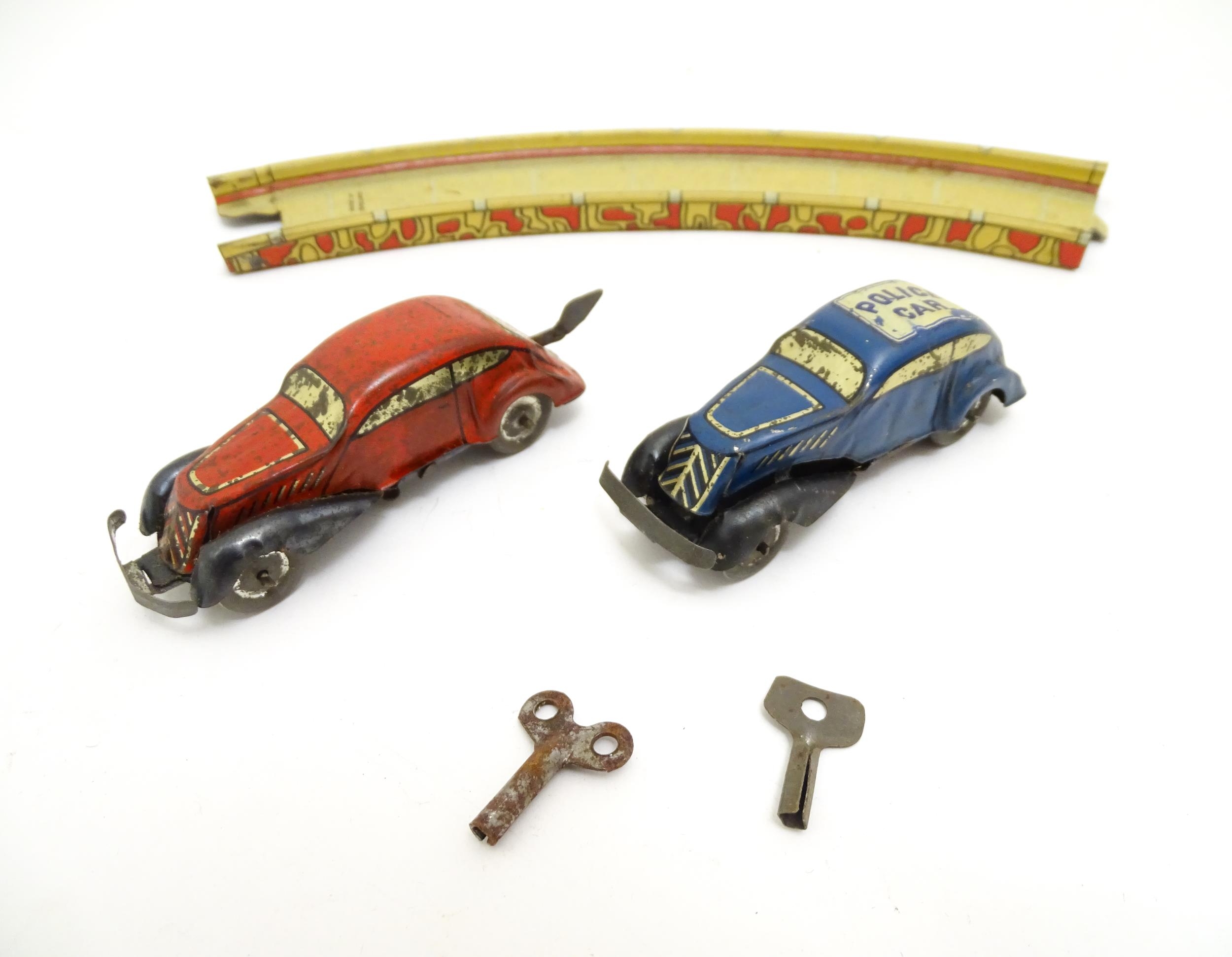 Toys: An early 20thC Lumar Toys tinplate Speed Trap clockwork game. Together with a Hen Laying - Bild 5 aus 10