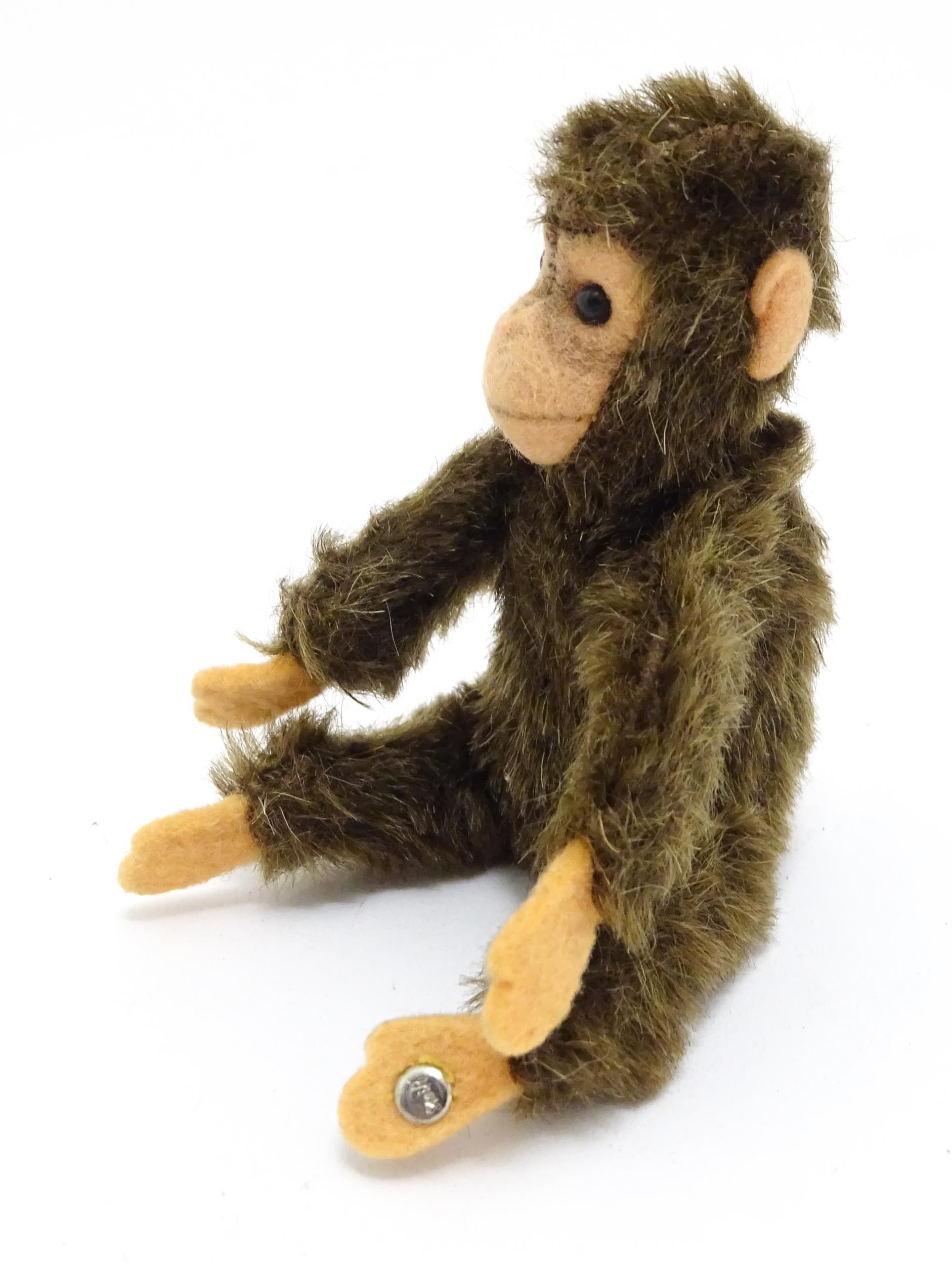 Toy: A small 20thC Steiff mohair soft toy modelled as a monkey / chimpanzee, with felt face, ears - Bild 3 aus 9