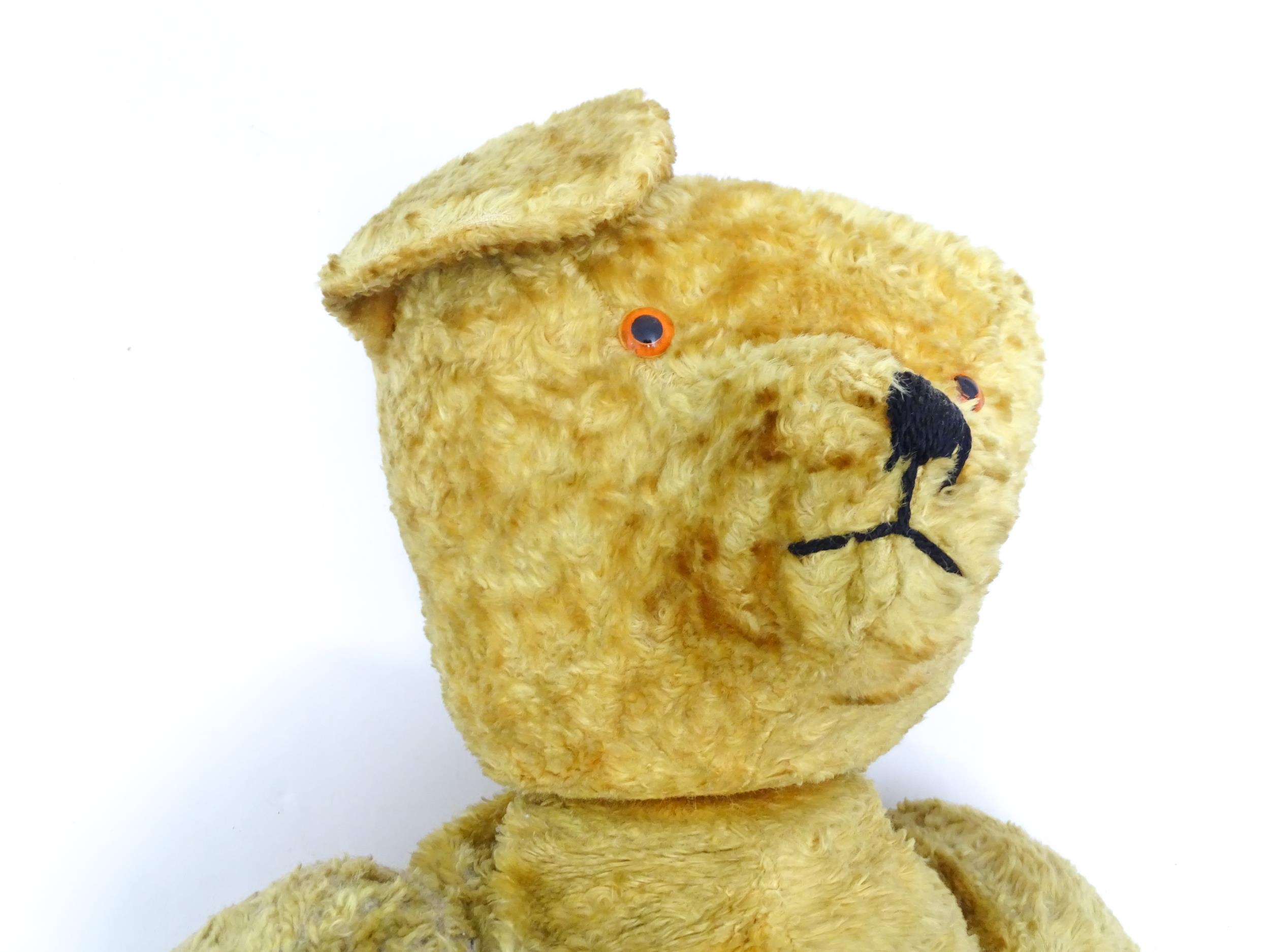 Toy: A large 20thC straw filled teddy bear with a stitched nose and mouth, and articulated limbs. - Bild 5 aus 8