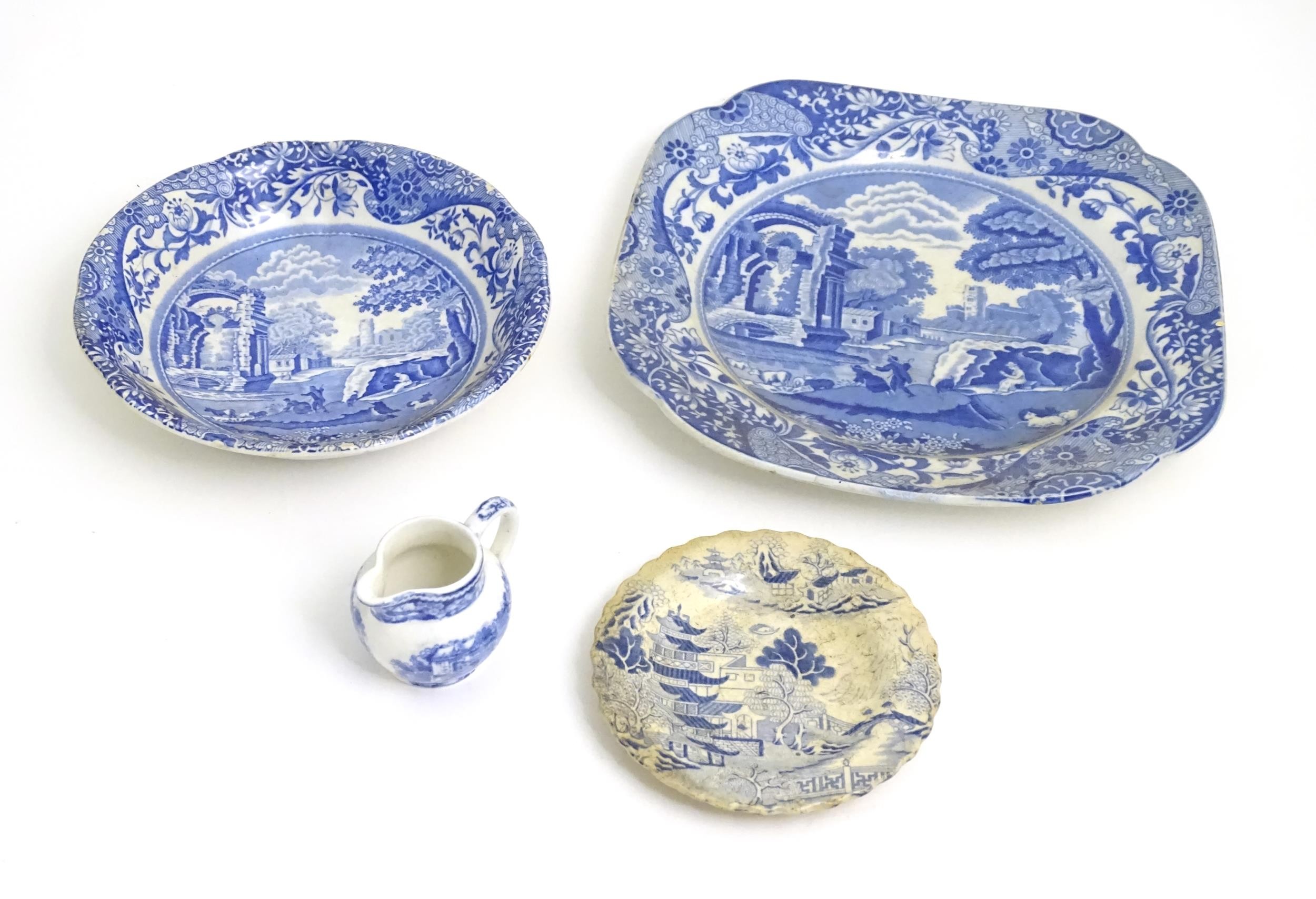 Four items of blue and white ceramics, to include a Copeland Spode plate decorated in the Italian - Image 3 of 10