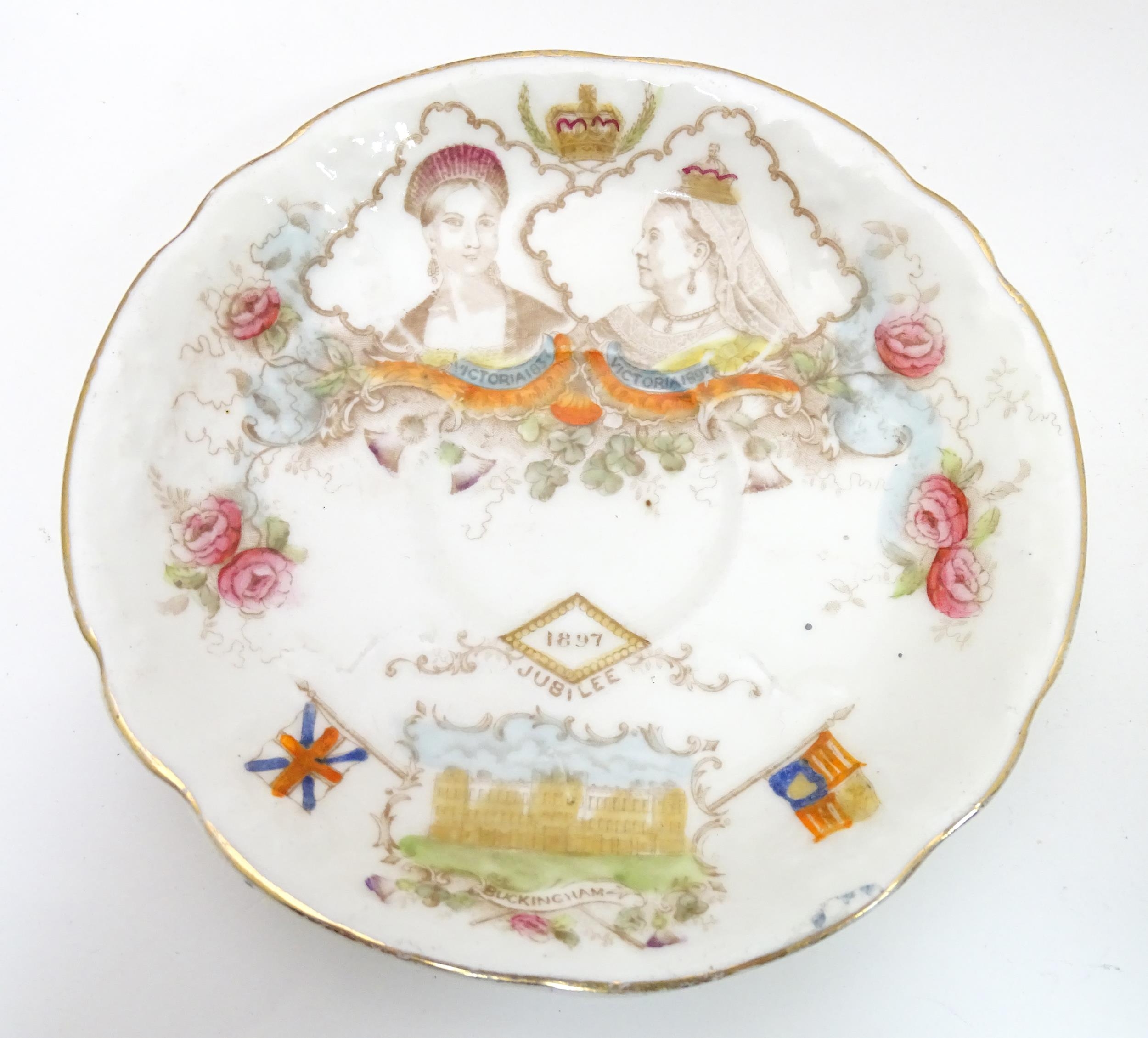 A quantity of assorted Royal commemorative wares to include a Paragon souvenir dish to commemorative - Image 4 of 10