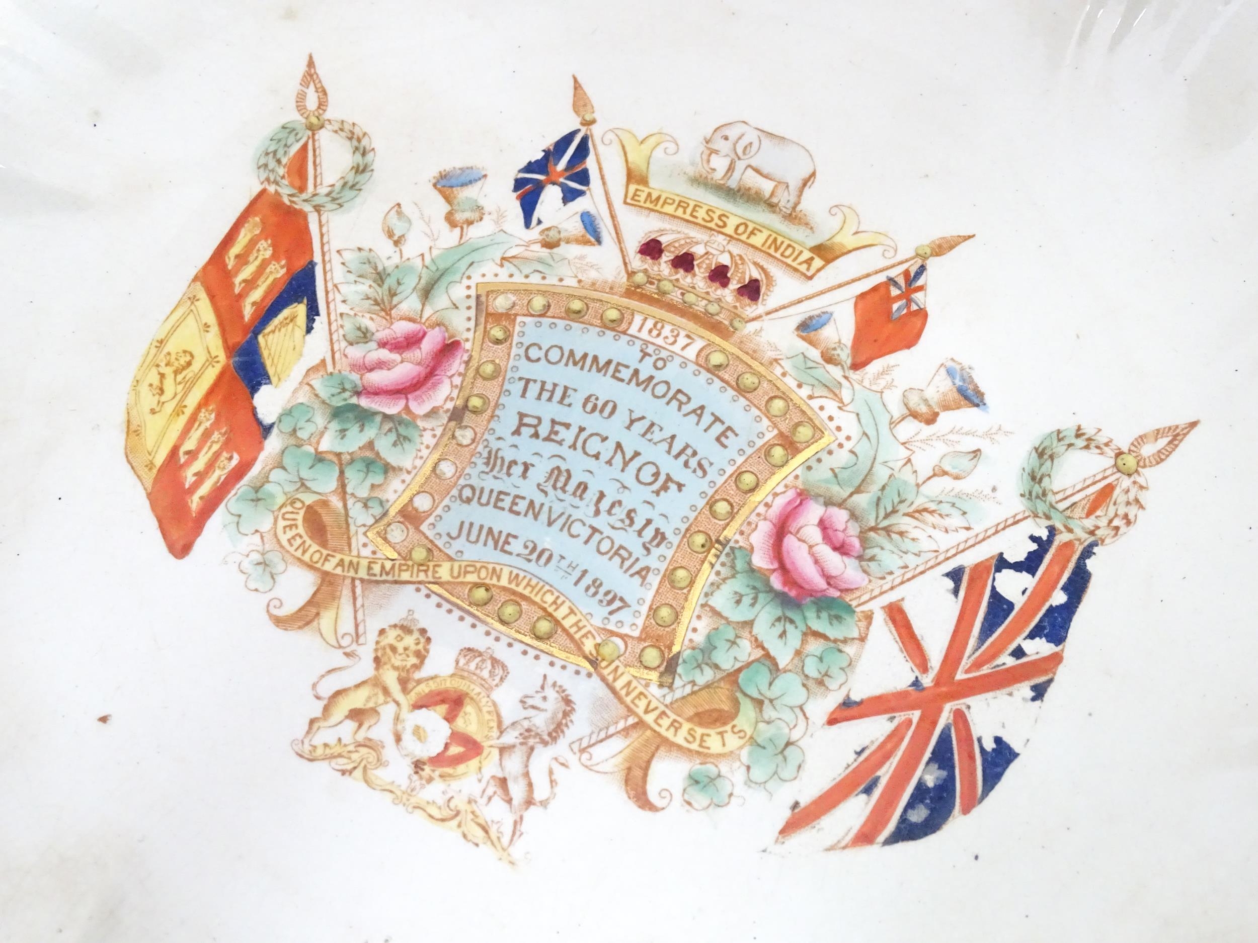 A quantity of assorted Royal commemorative wares to include a Paragon souvenir dish to commemorative - Image 9 of 10