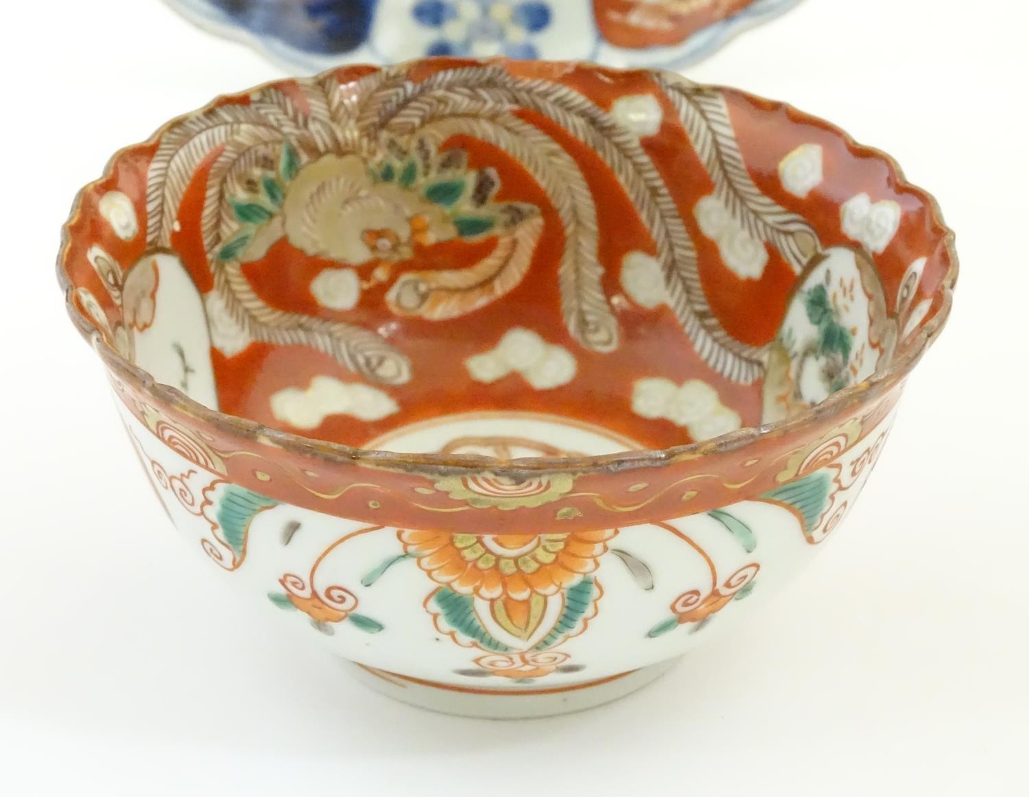 An Oriental plate in the Imari palette decorated with big cat / leopard / cheetah to centre and a - Image 5 of 8