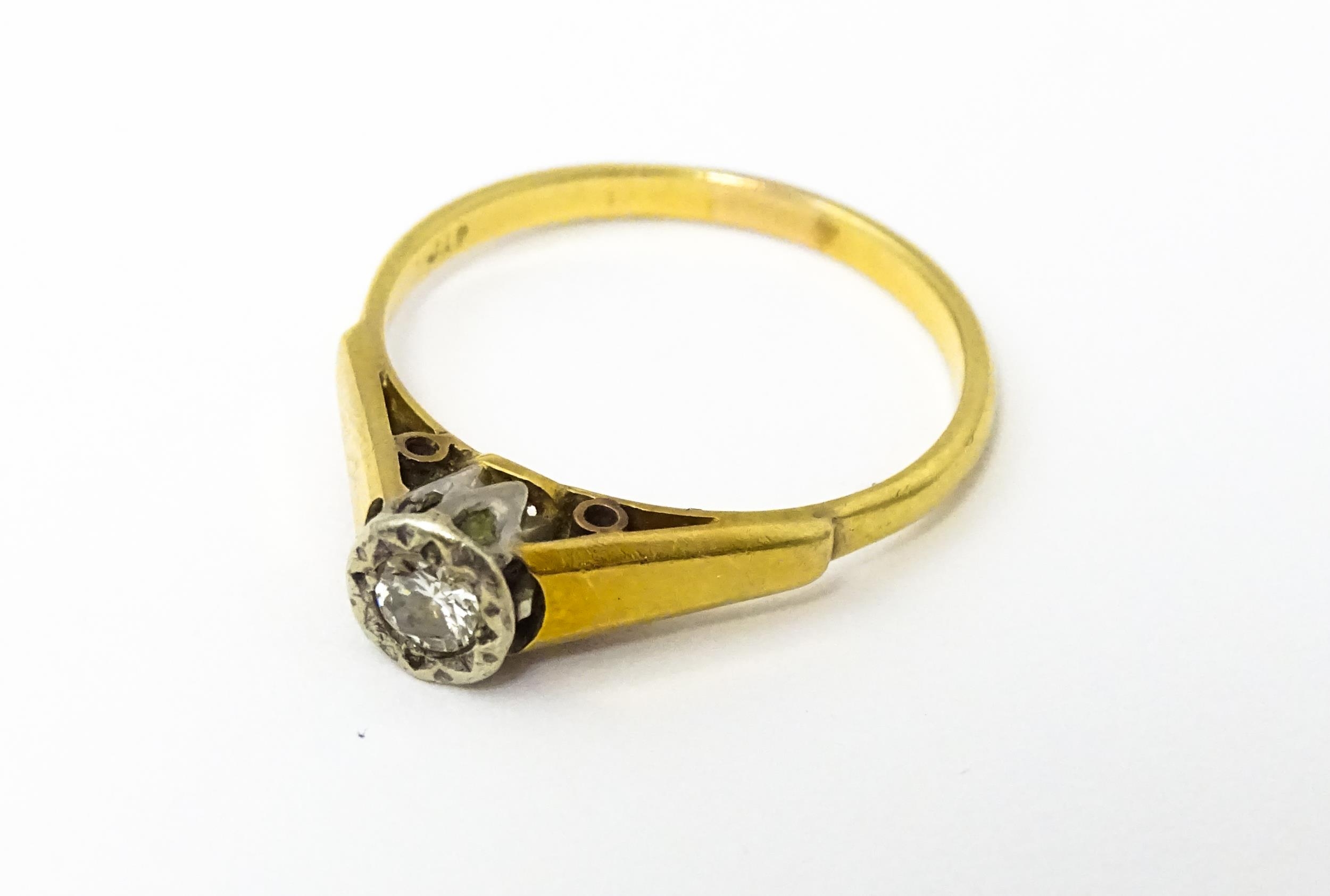 An 18ct gold ring with central illusion set diamond. Ring size approx O Please Note - we do not make - Image 2 of 7