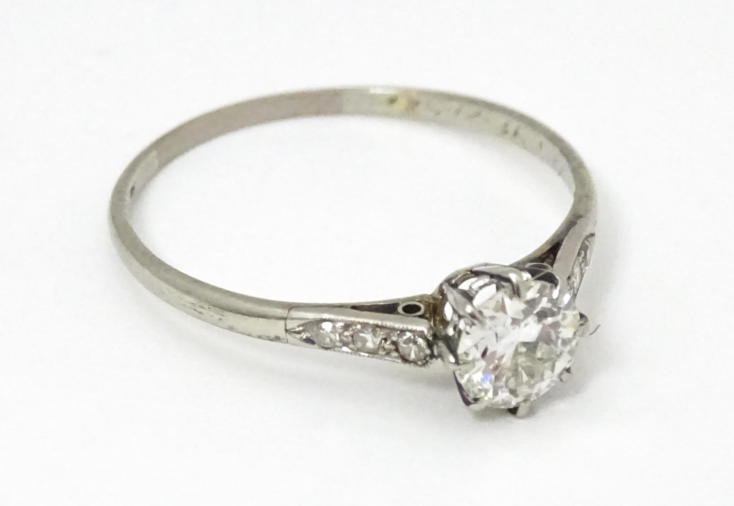 A 18ct white gold ring set with diamond solitaire ring flanked by 3 diamonds to the shoulders. - Image 3 of 7