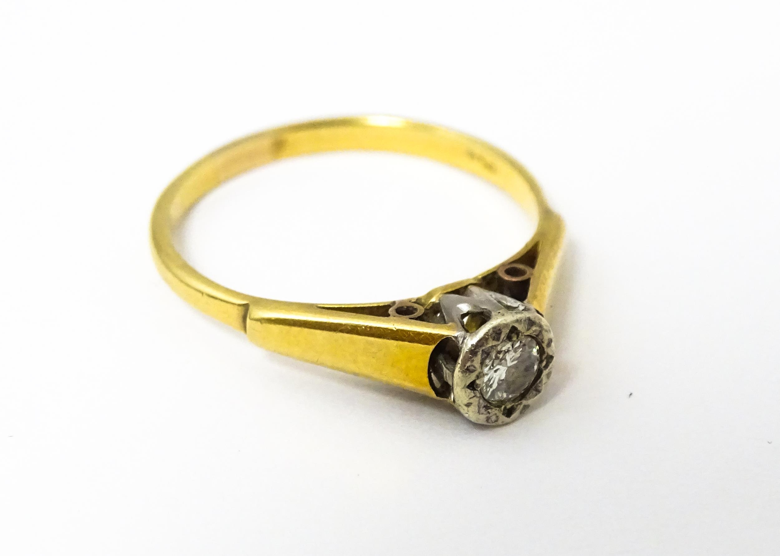 An 18ct gold ring with central illusion set diamond. Ring size approx O Please Note - we do not make - Image 4 of 7