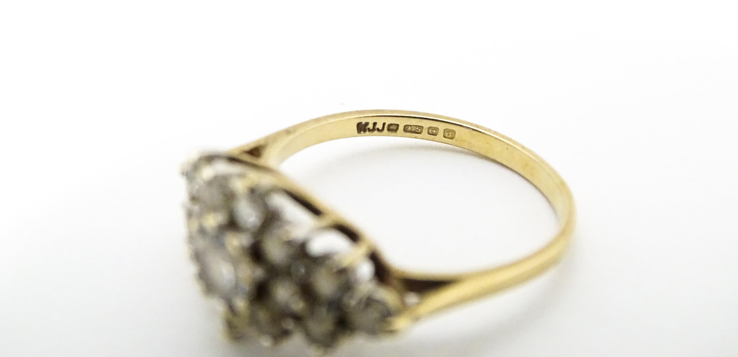 A 9ct gold ring set with cluster of white stones. Ring size approx. J 1/2 Please Note - we do not - Image 6 of 6