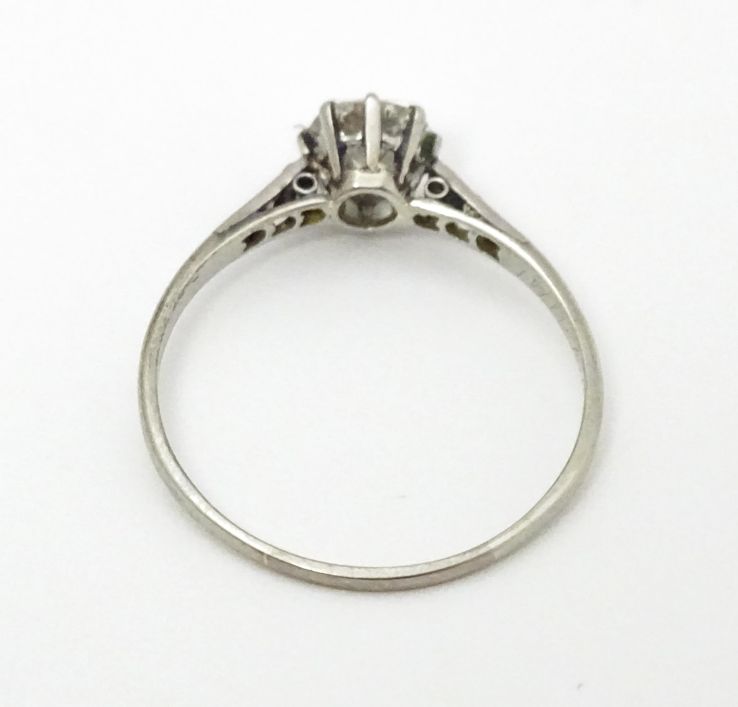 A 18ct white gold ring set with diamond solitaire ring flanked by 3 diamonds to the shoulders. - Image 4 of 7