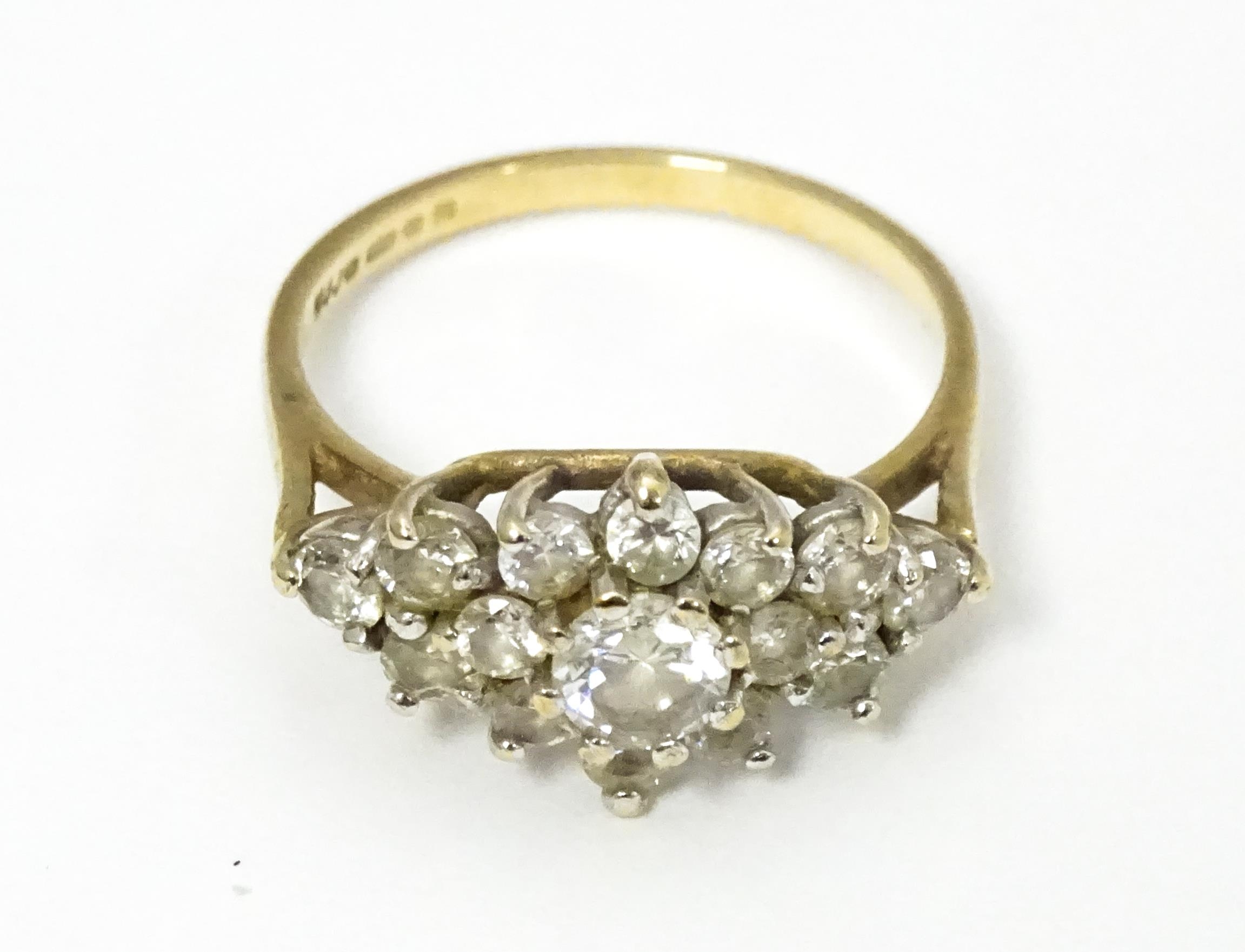 A 9ct gold ring set with cluster of white stones. Ring size approx. J 1/2 Please Note - we do not - Image 3 of 6