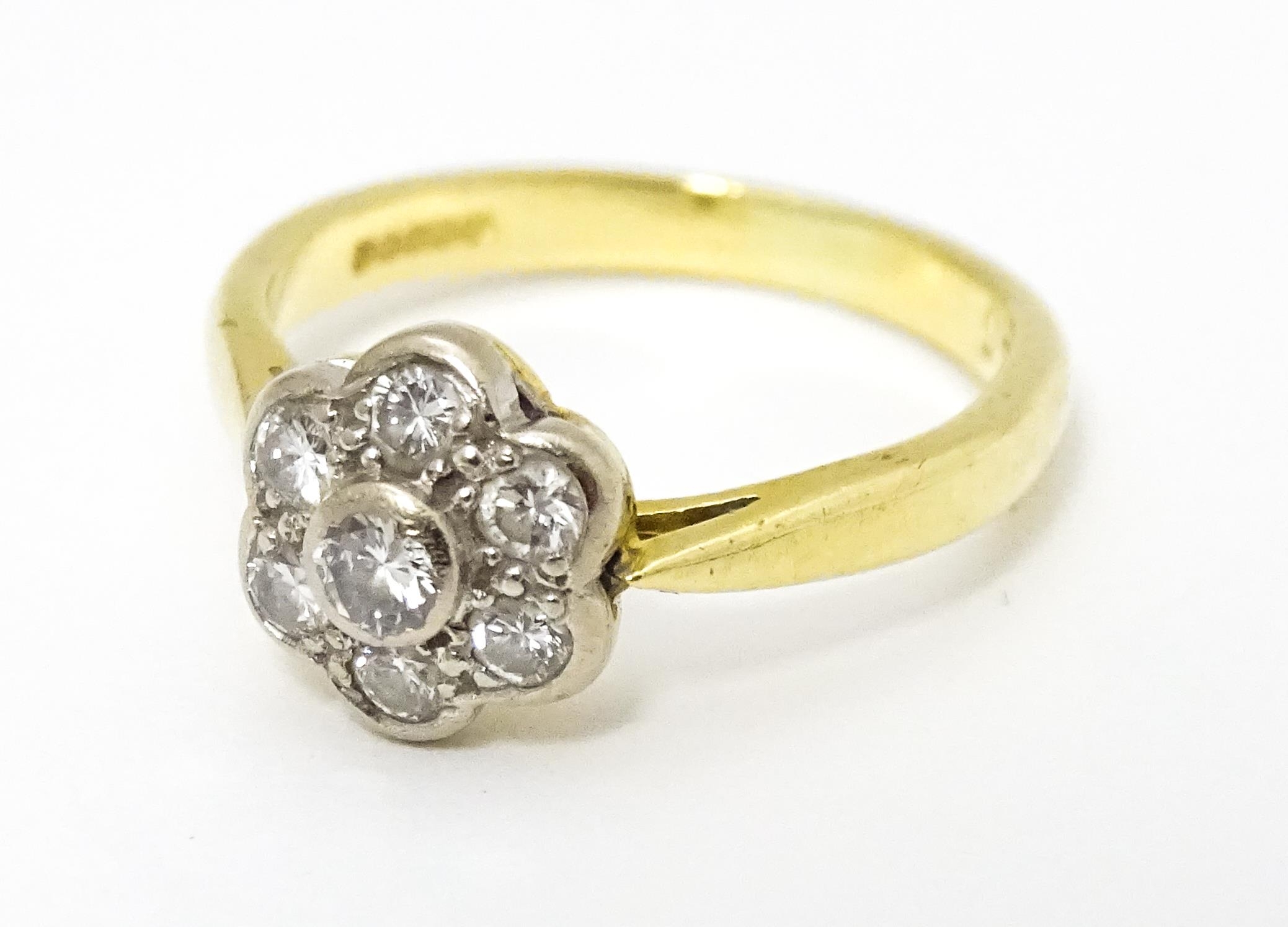 An 18ct gold ring set with 7 diamonds in a daisy setting. Ring size approx. H Please Note - we do - Image 4 of 10