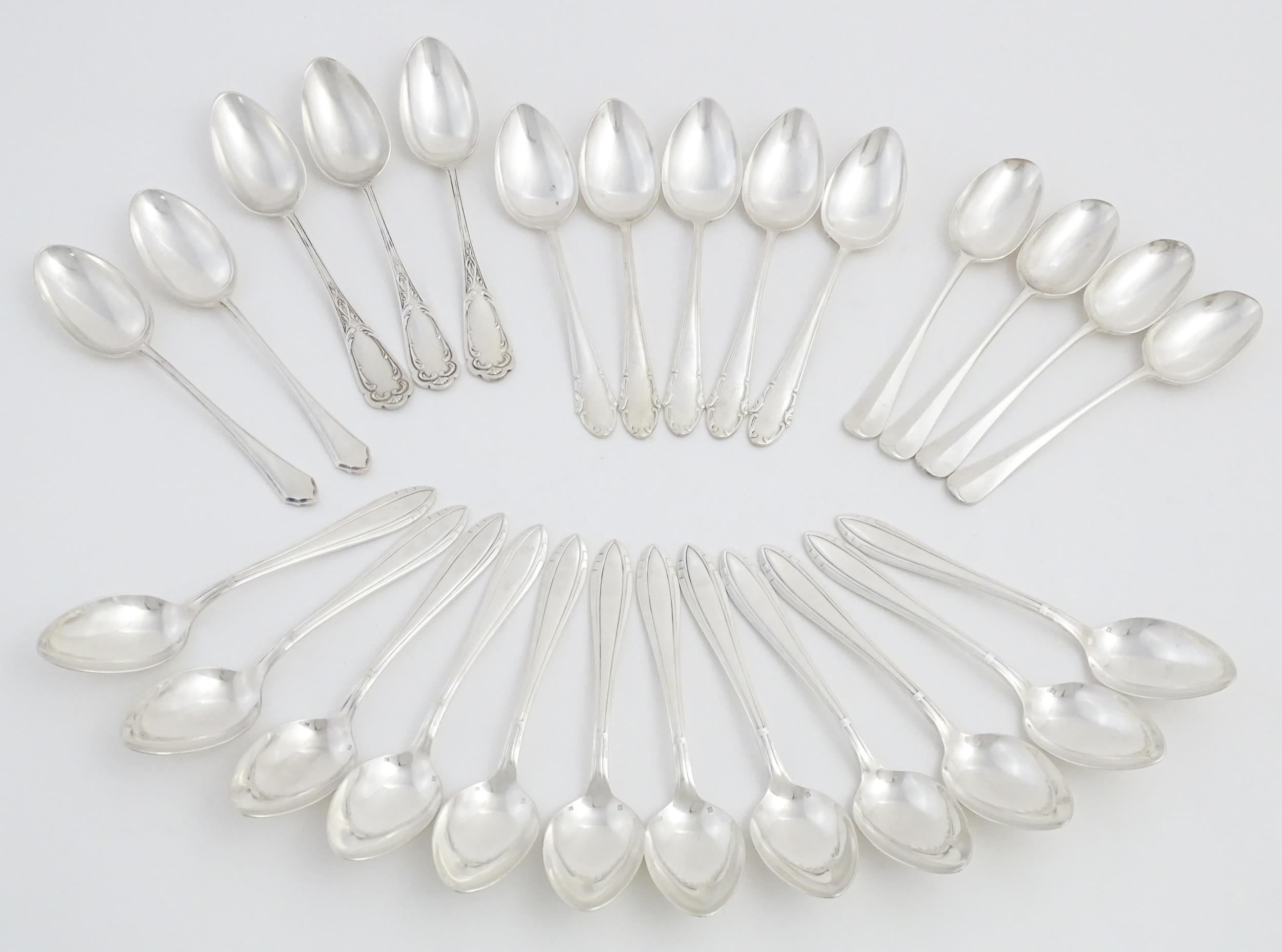 A quantity of assorted silver plate cutlery / flatware to include assorted spoons, serving spoons, - Image 3 of 9